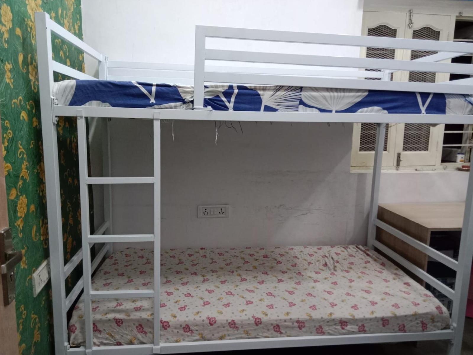 混合宿舍房