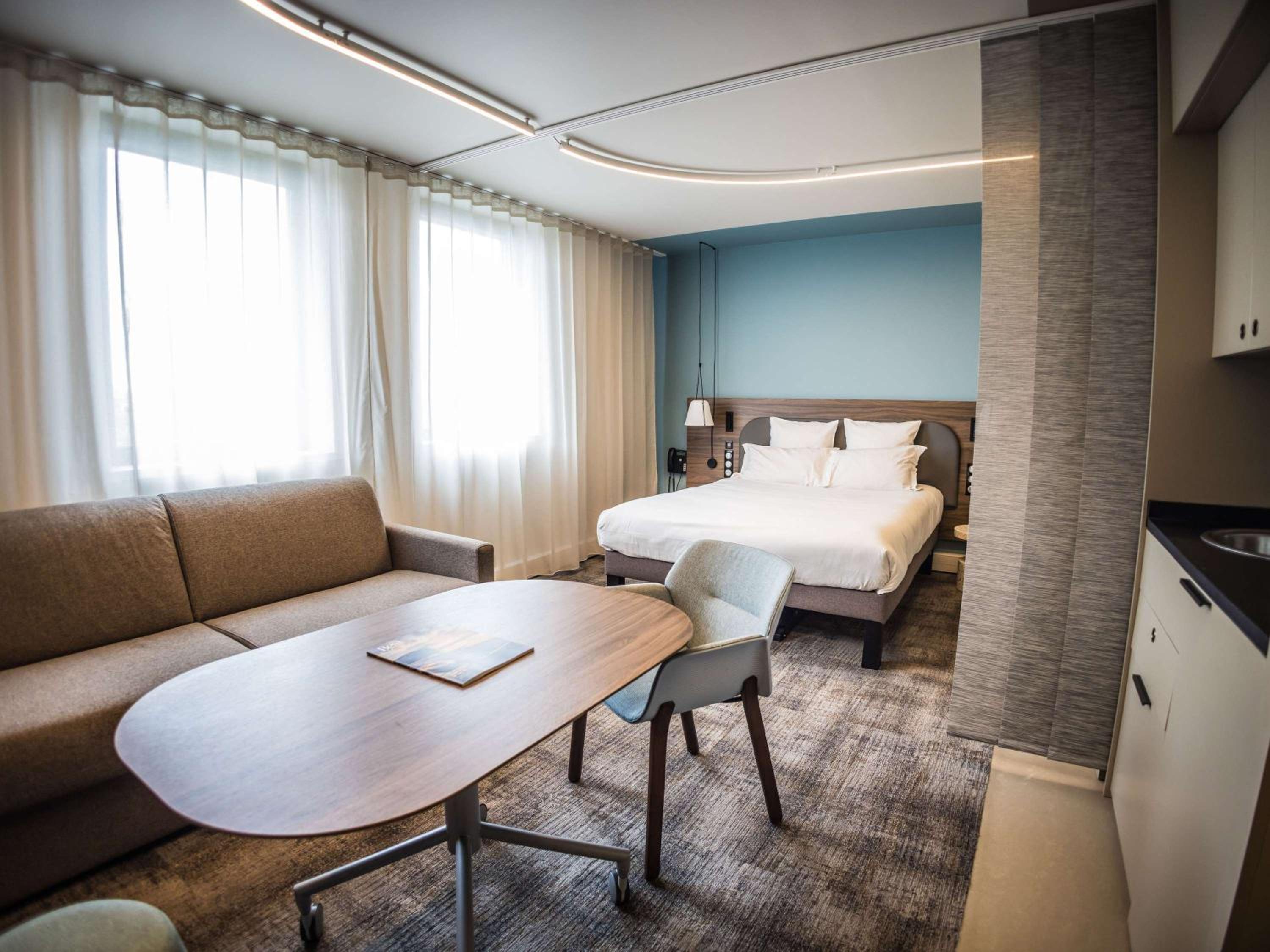 Superior Suite With One Double Bed And Two Single Beds - Photo 2