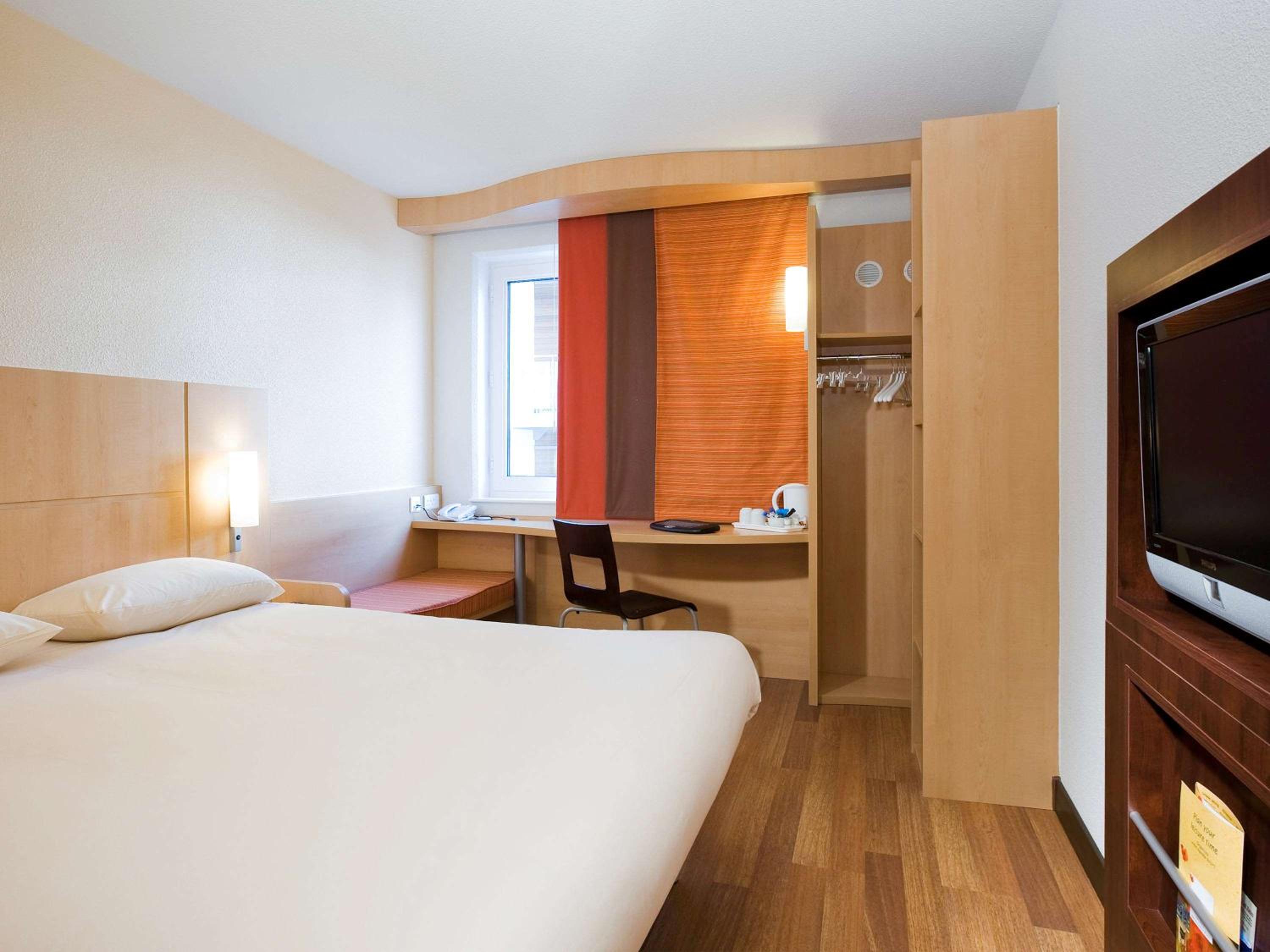 Standard Room with One Double Bed - Photo 1