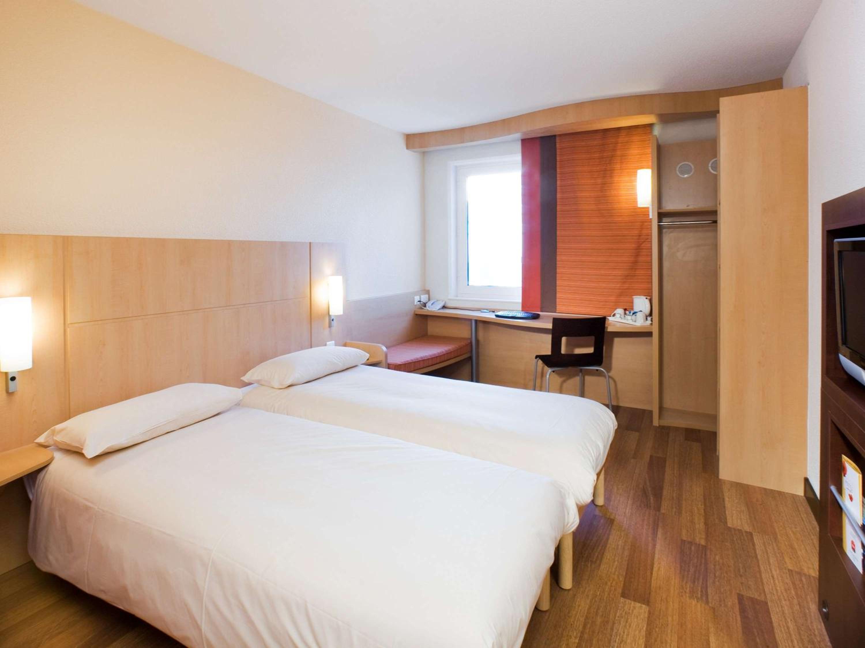 Standard Twin Room - Photo 1