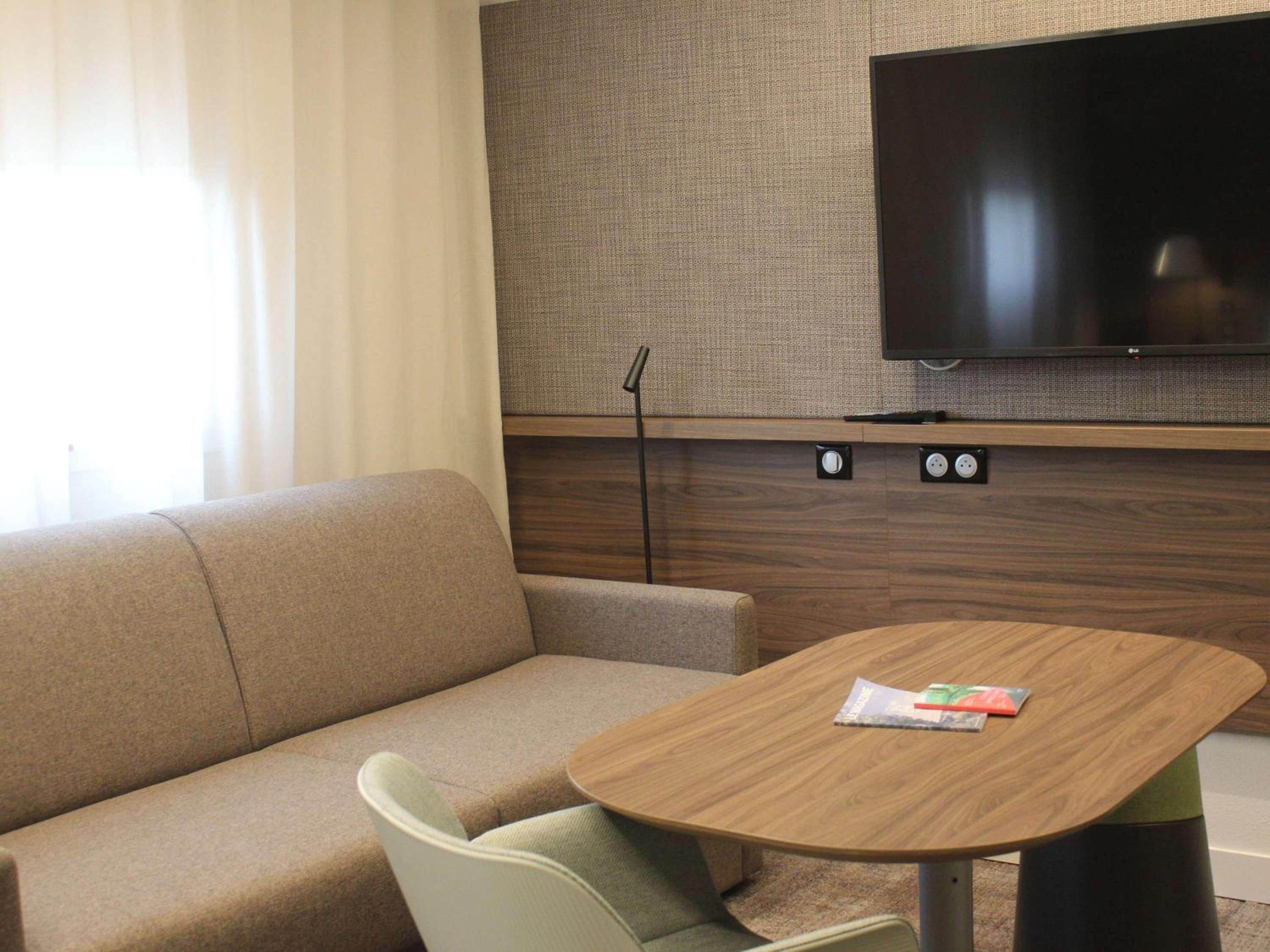 Superior Suite with Double Bed and Double Sofa Bed - Photo 7
