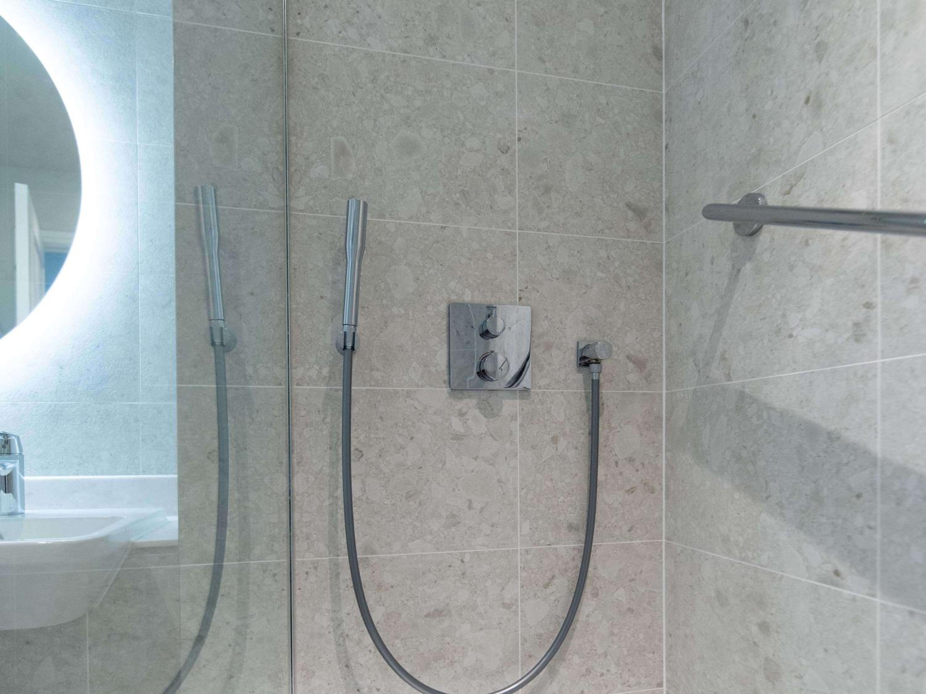 Standard Double / Twin Room - Photo 17