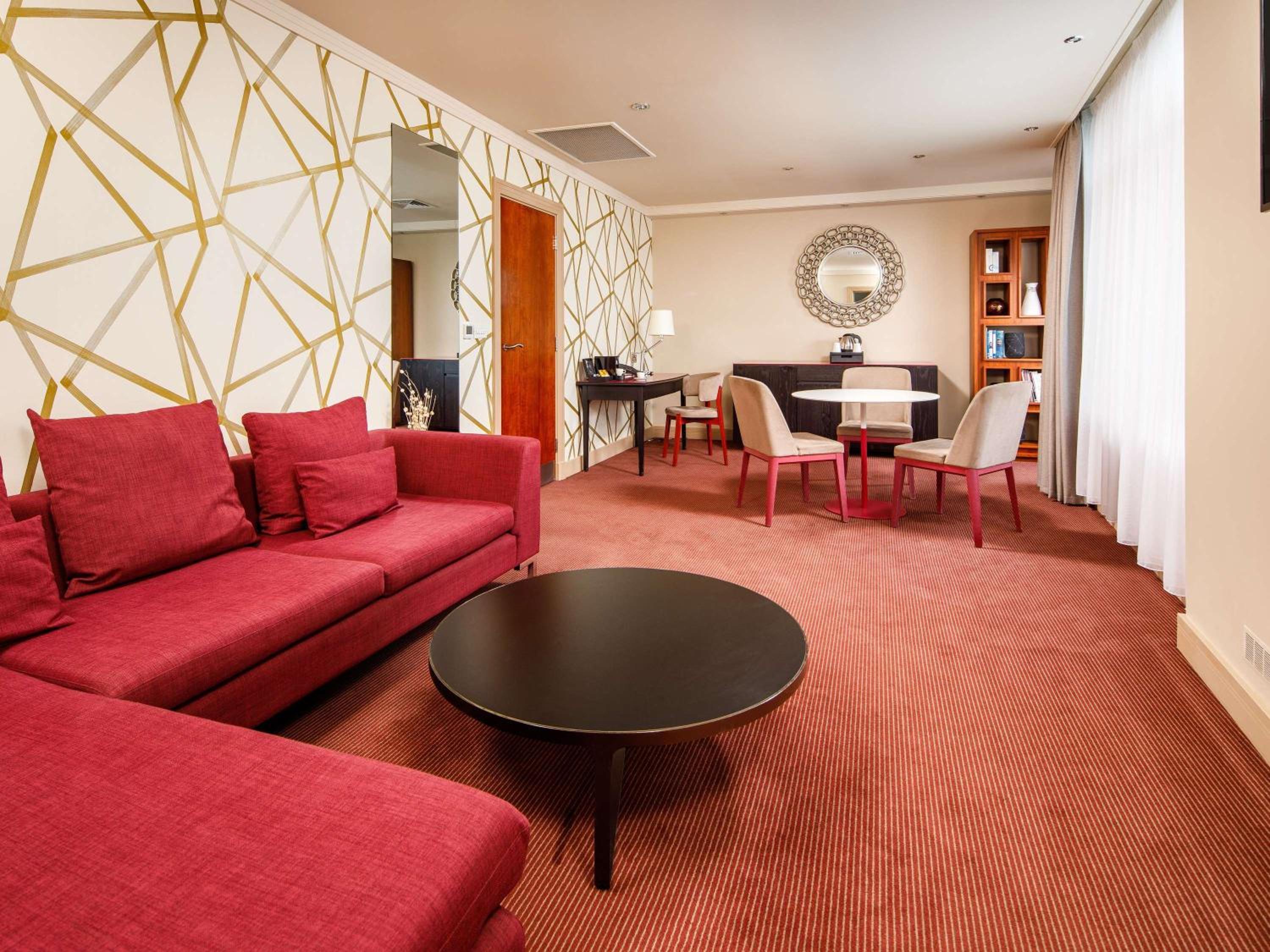 Deluxe Suite with City View photo 1