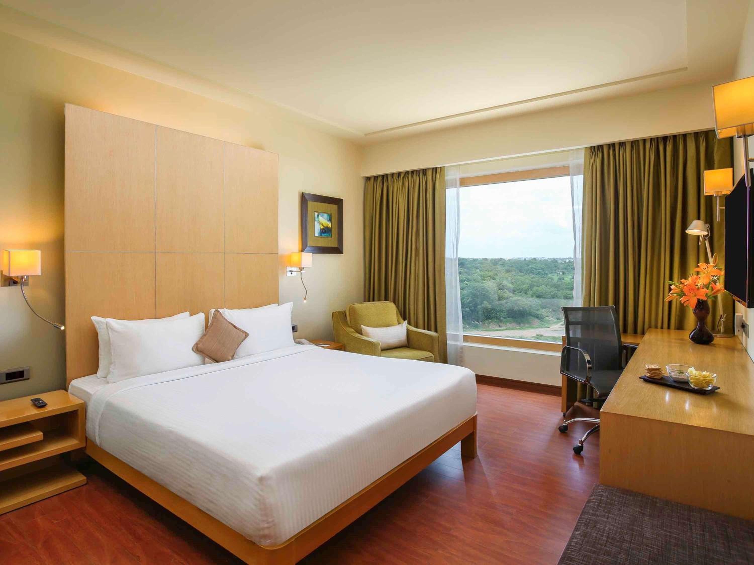 Premier Twin Beds with Lounge Access - Happy Hours 6:30 PM to 8:30 PM - Photo 1