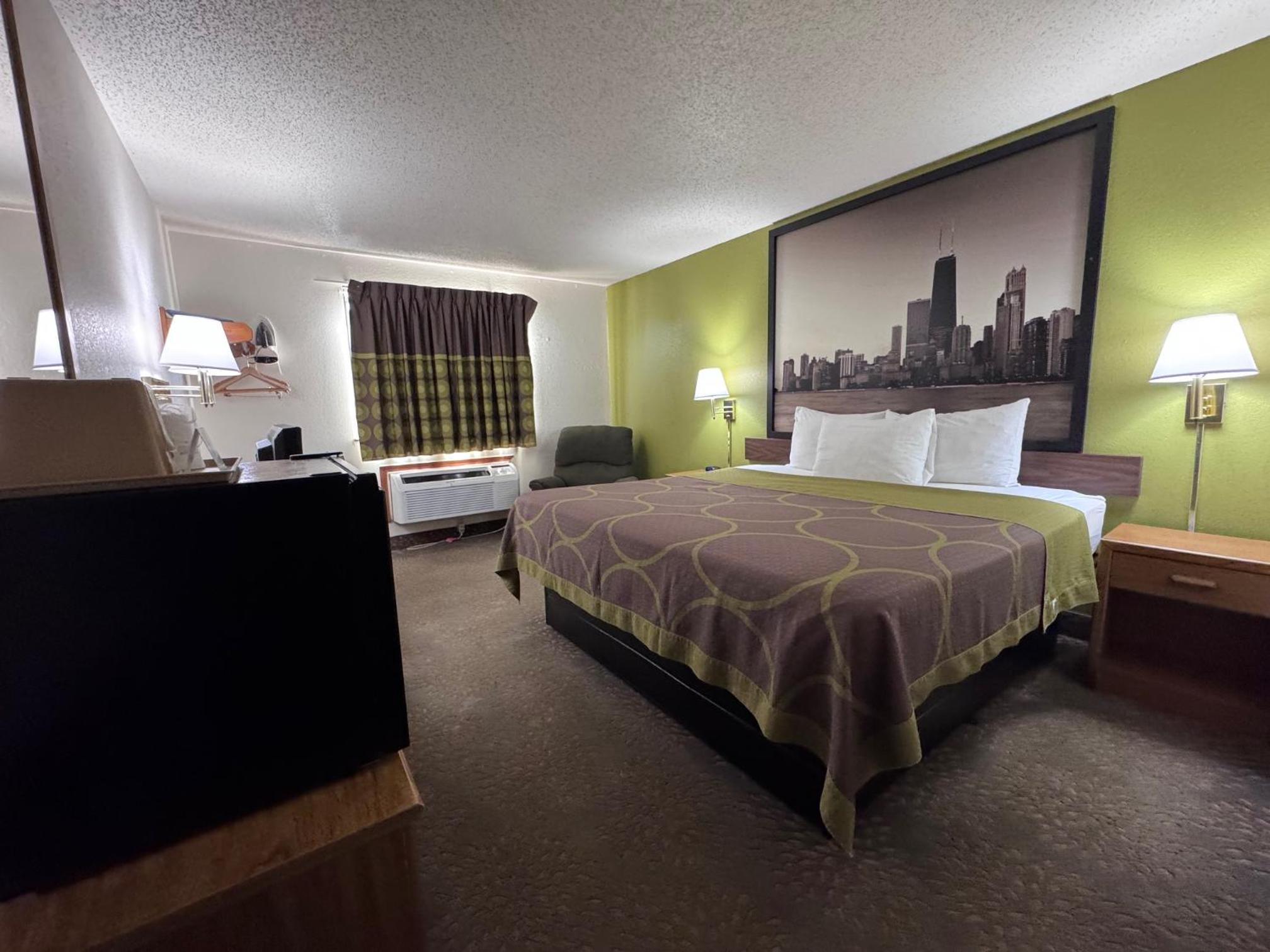 King Room - Non-Smoking - Photo 1