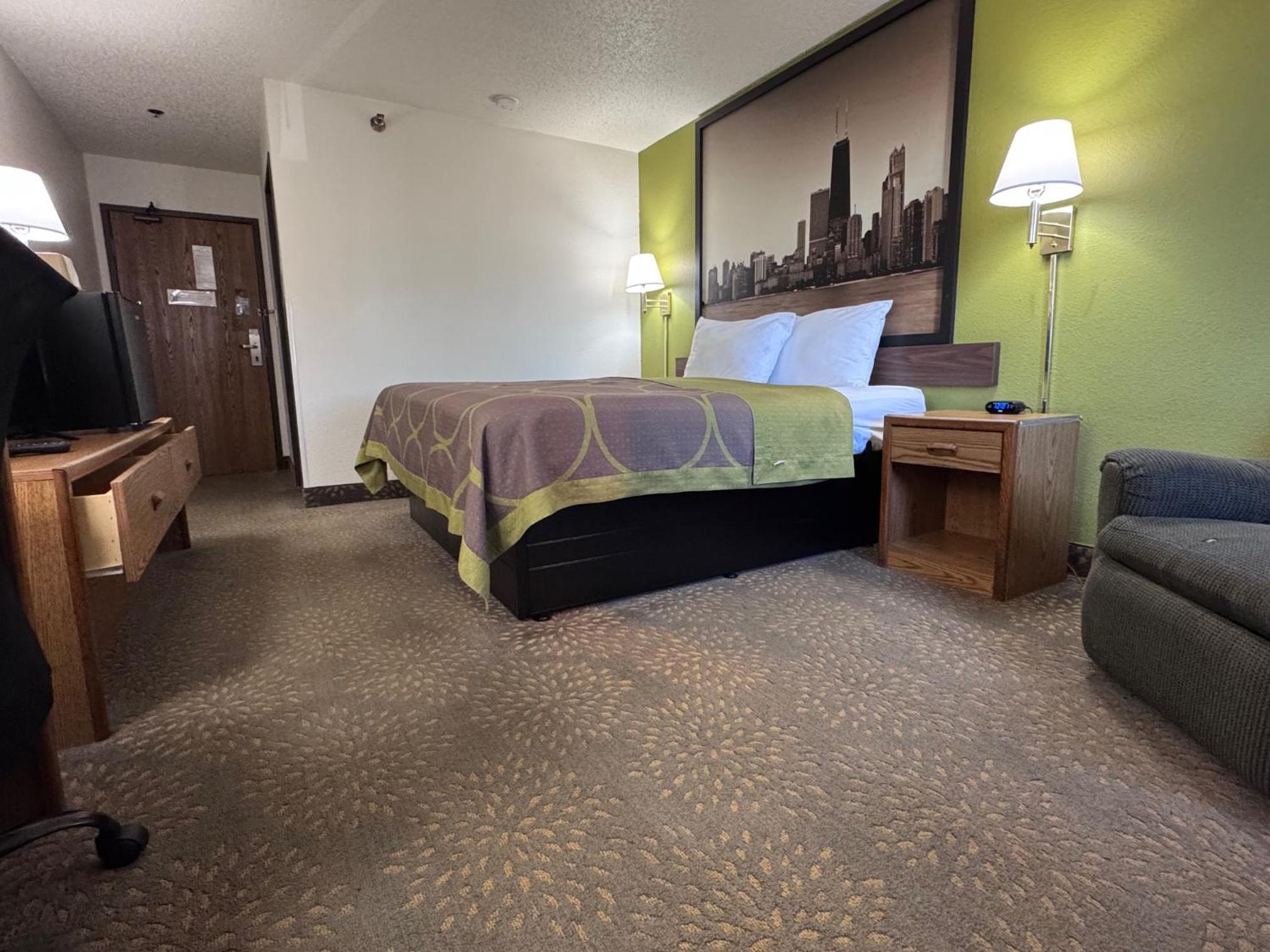 King Room - Non-Smoking - Photo 2