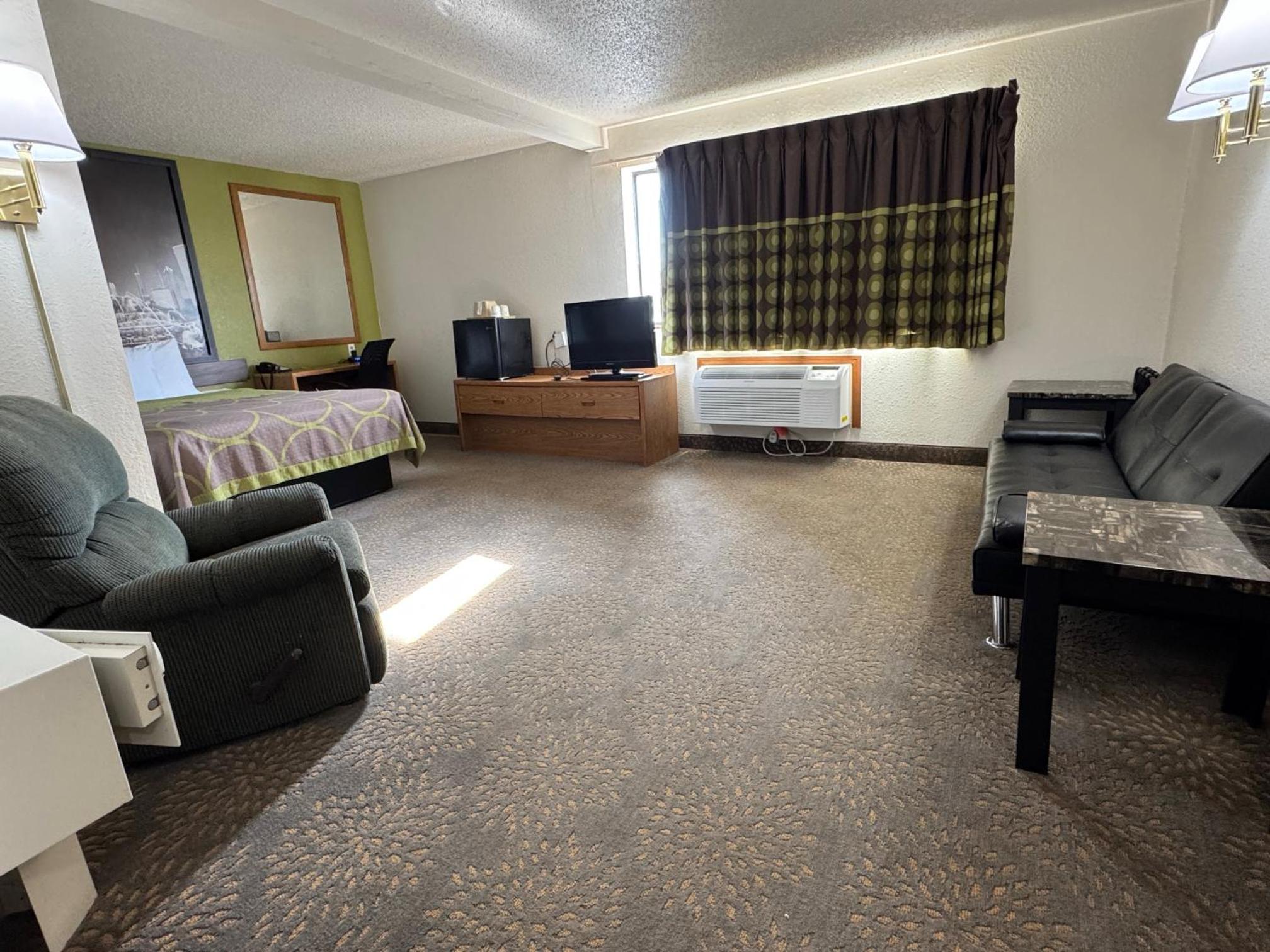 Queen Room - Mobility Access/Non-Smoking - Photo 3