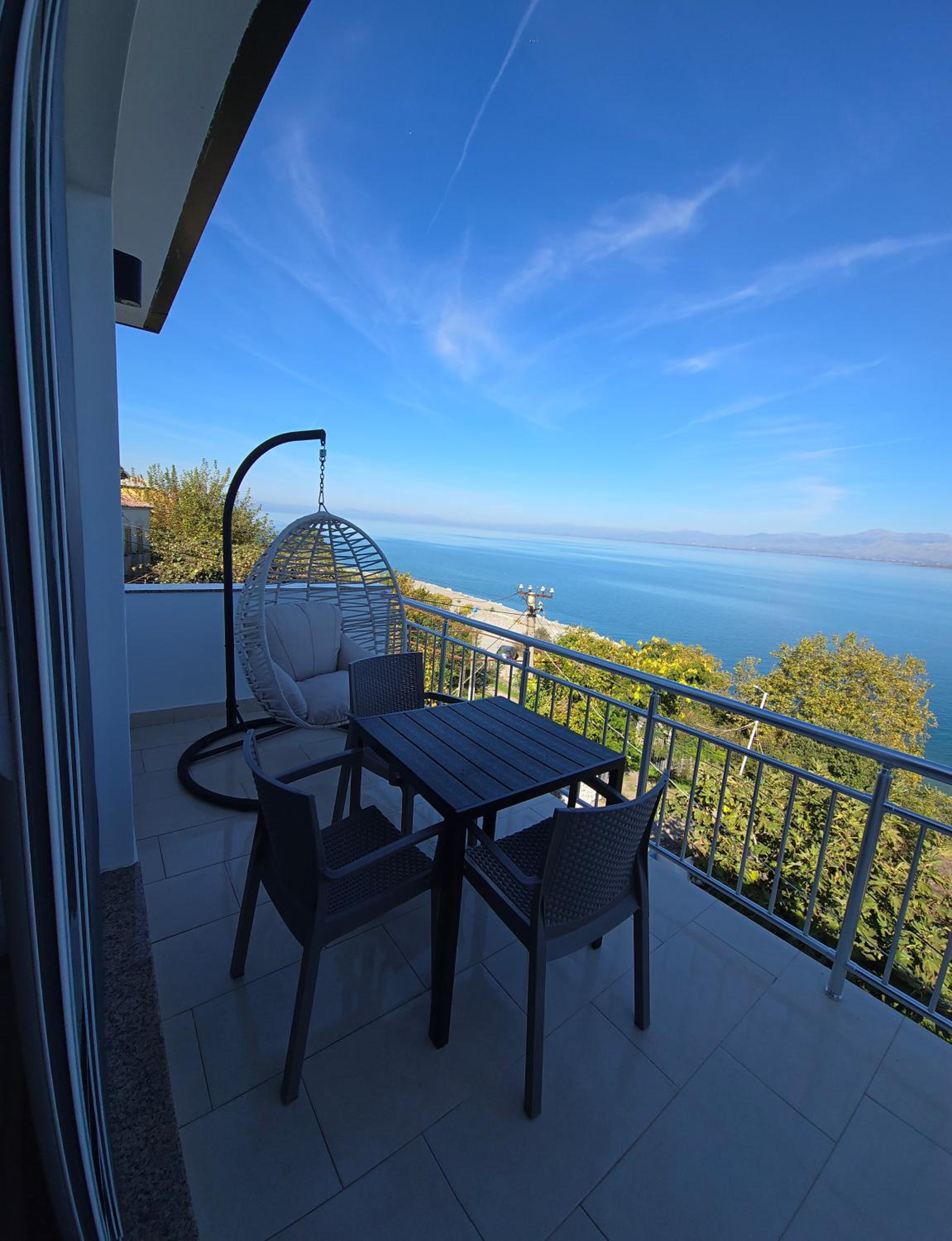 Apartment with Lake View photo 2