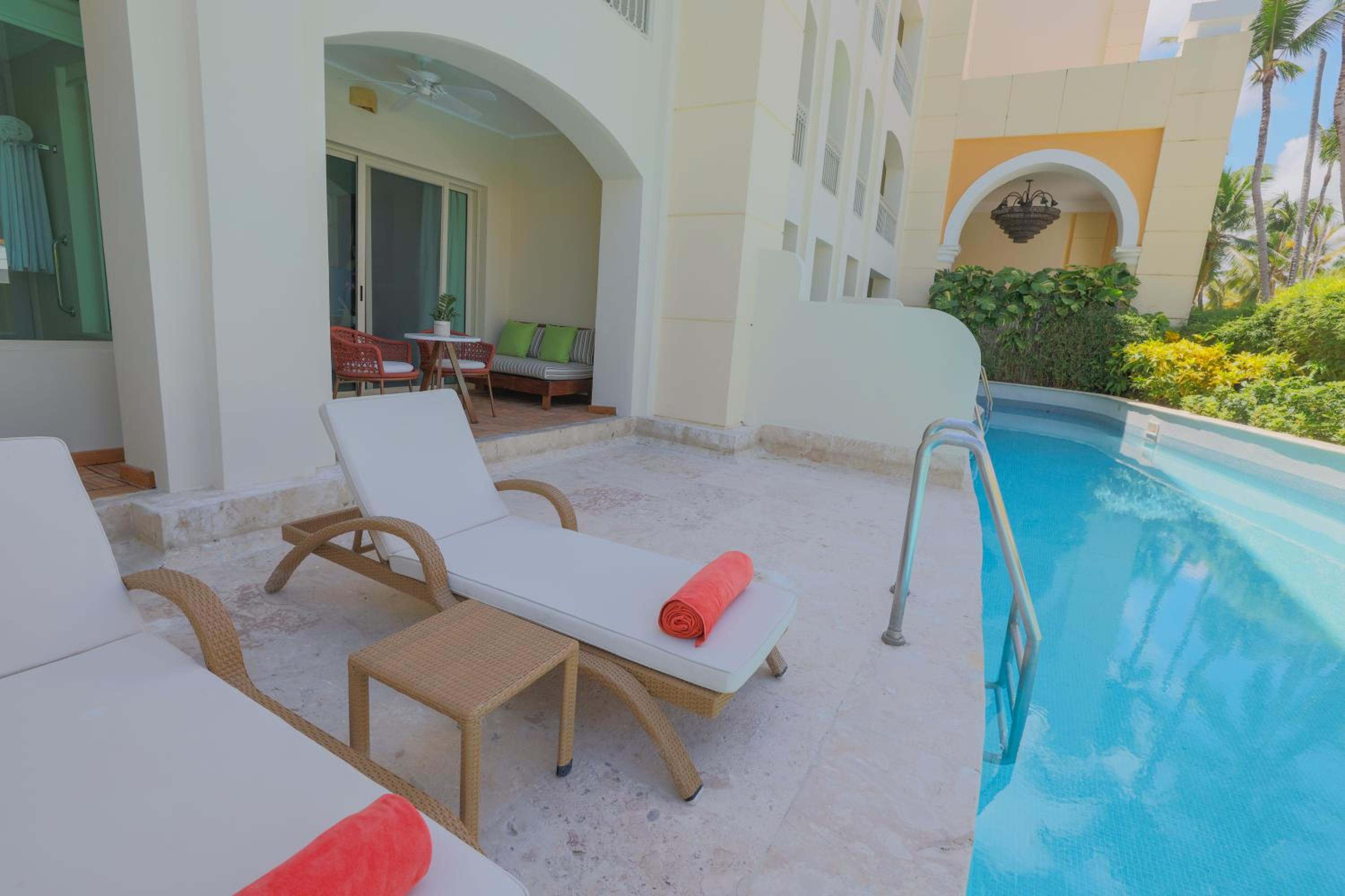 Swim Out Butler Suite Single Use