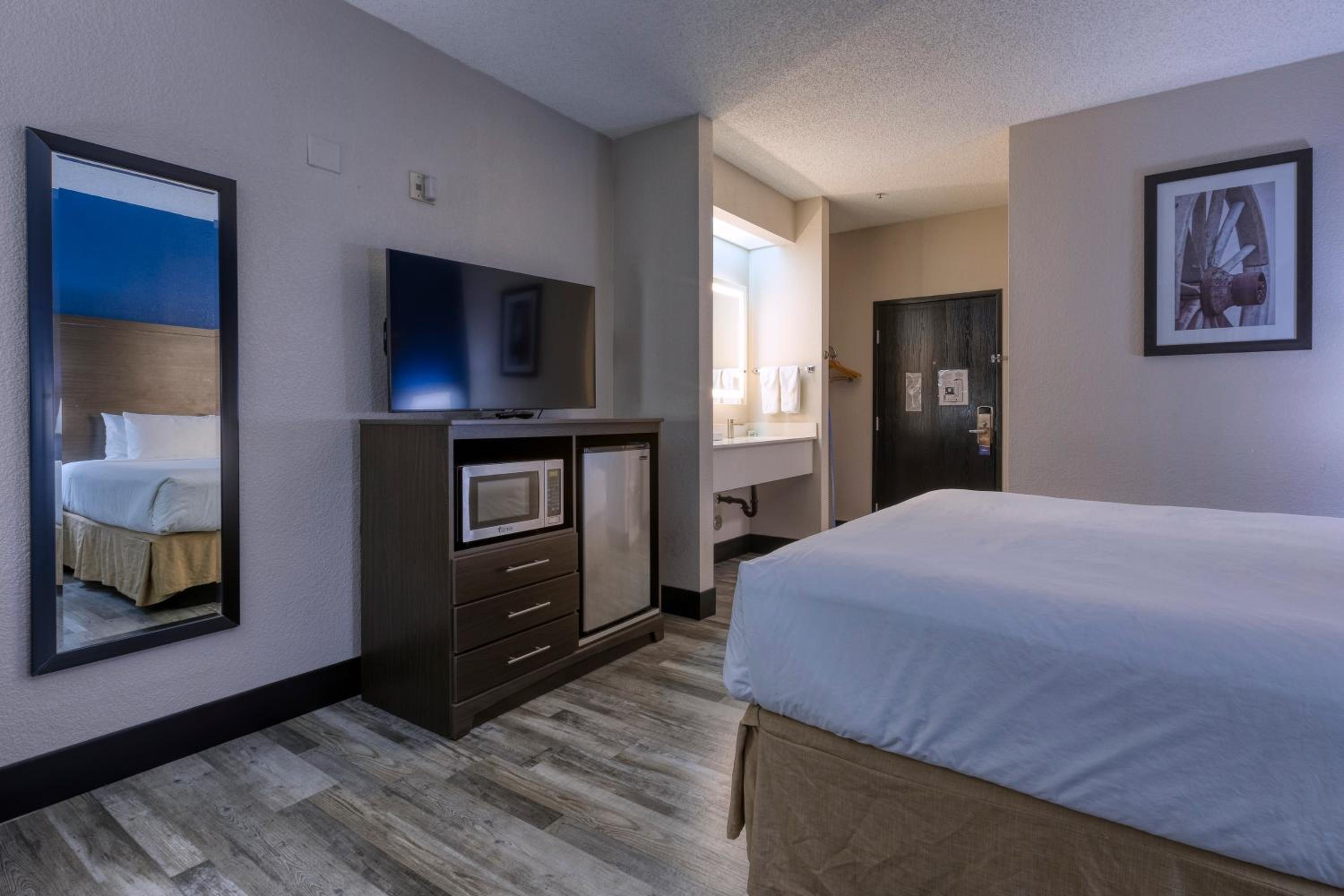 King Room with Mobility/Hearing Impaired Access - Non-Smoking - Photo 2