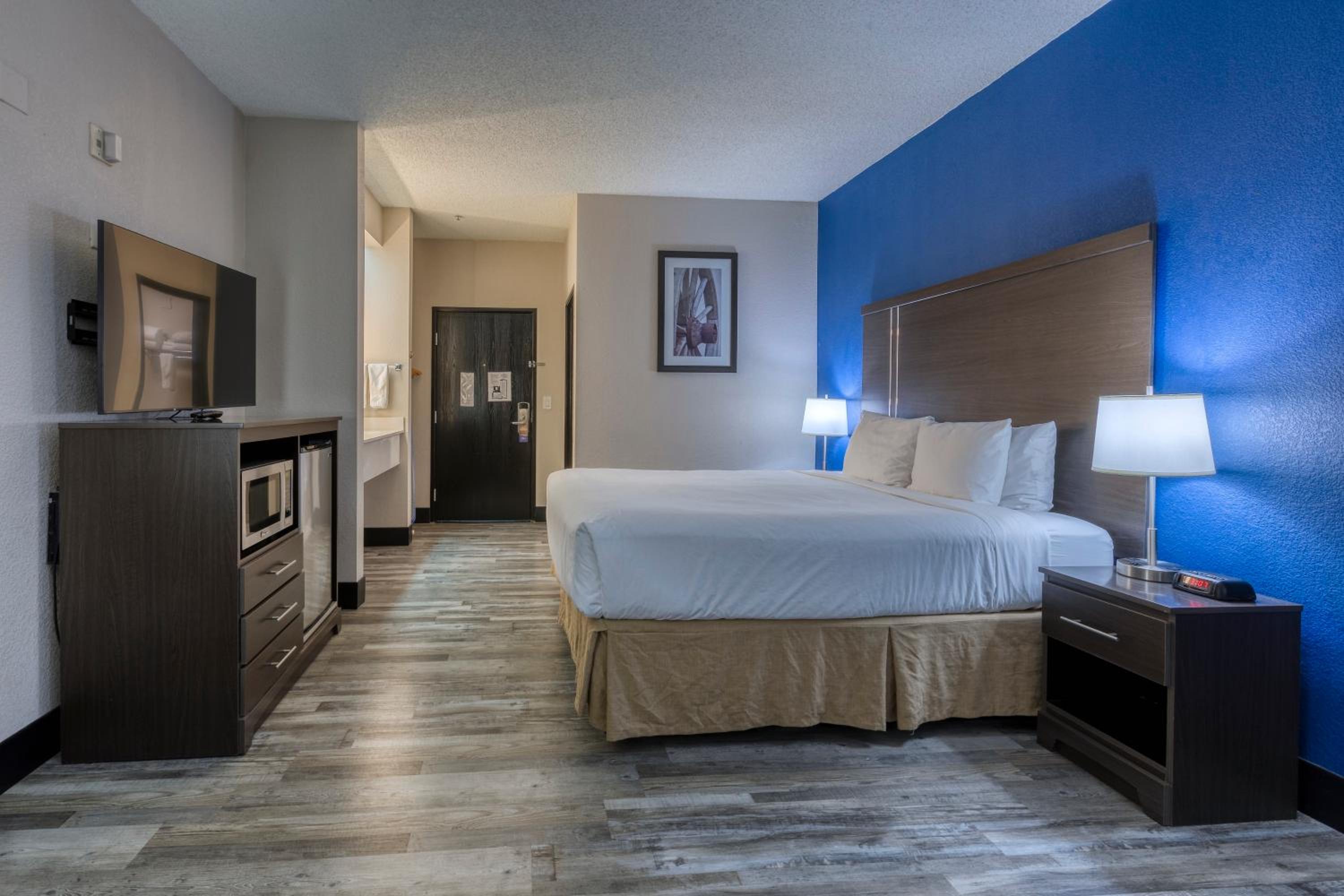 King Room with Mobility/Hearing Impaired Access - Non-Smoking - Photo 12