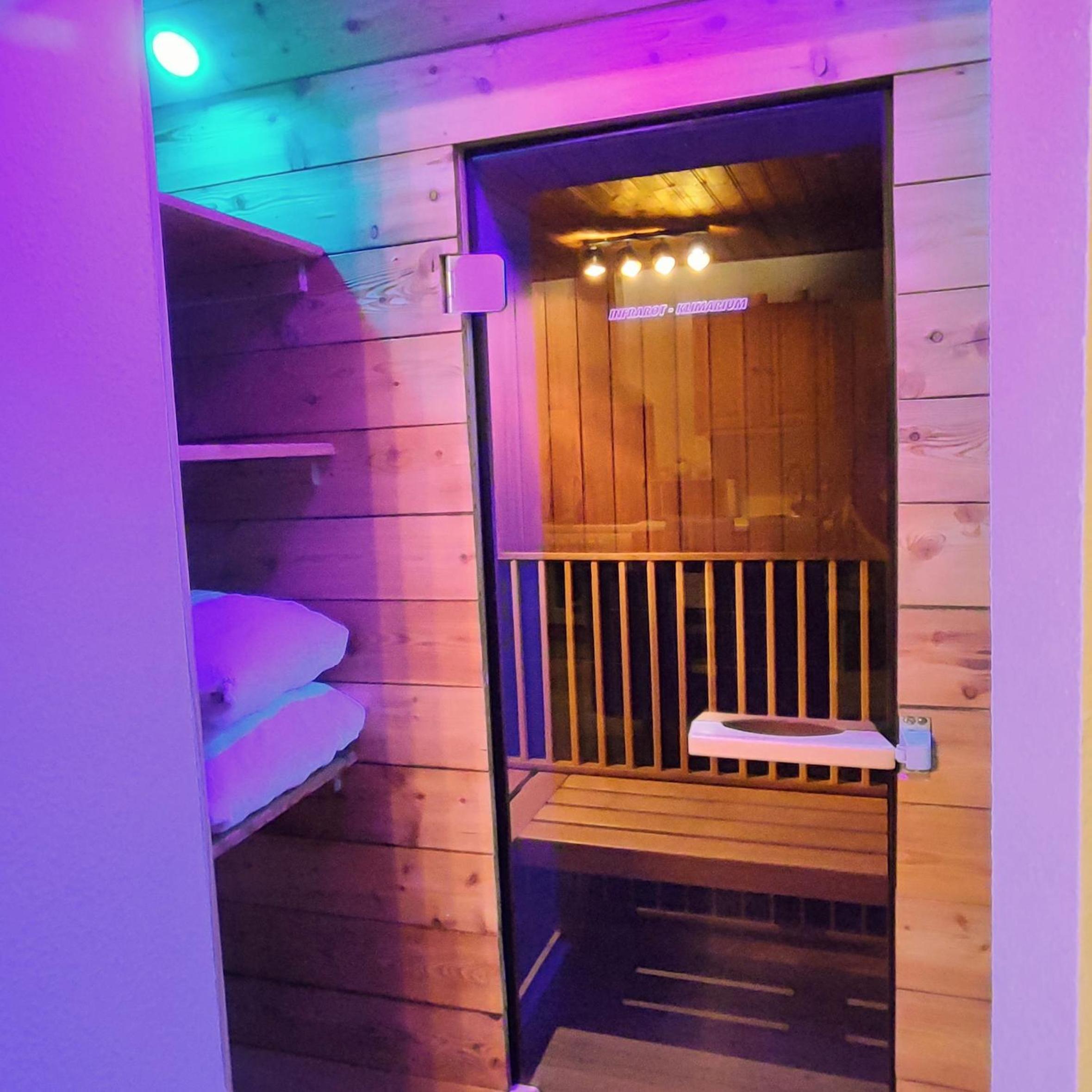 One-Bedroom Apartment with Bathroom photo 2