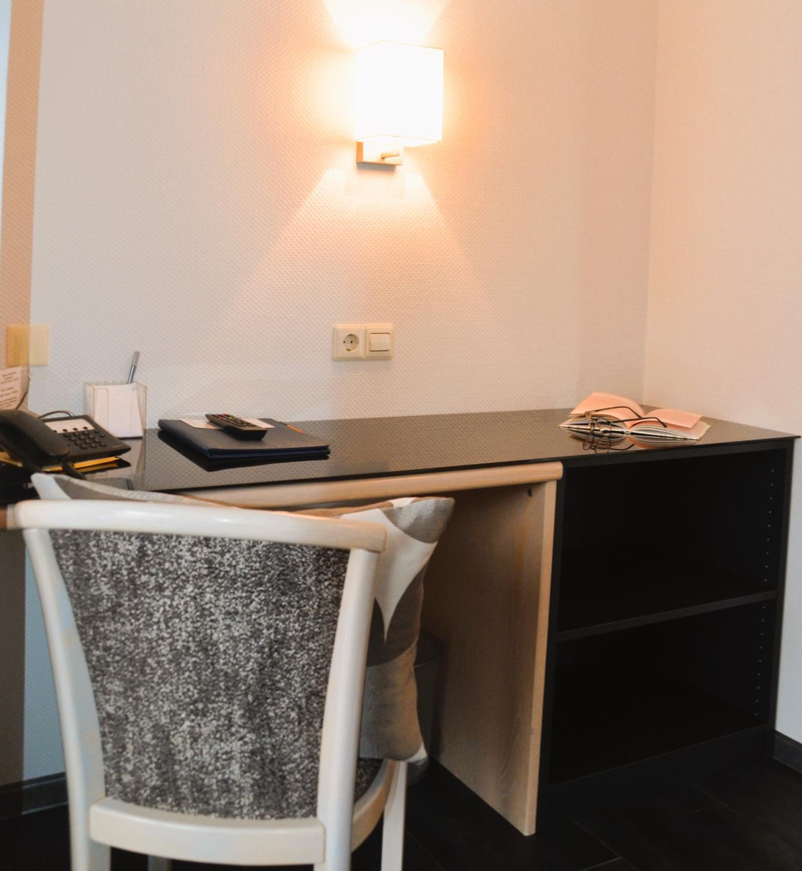 Deluxe Double Room partially with Balcony photo 3