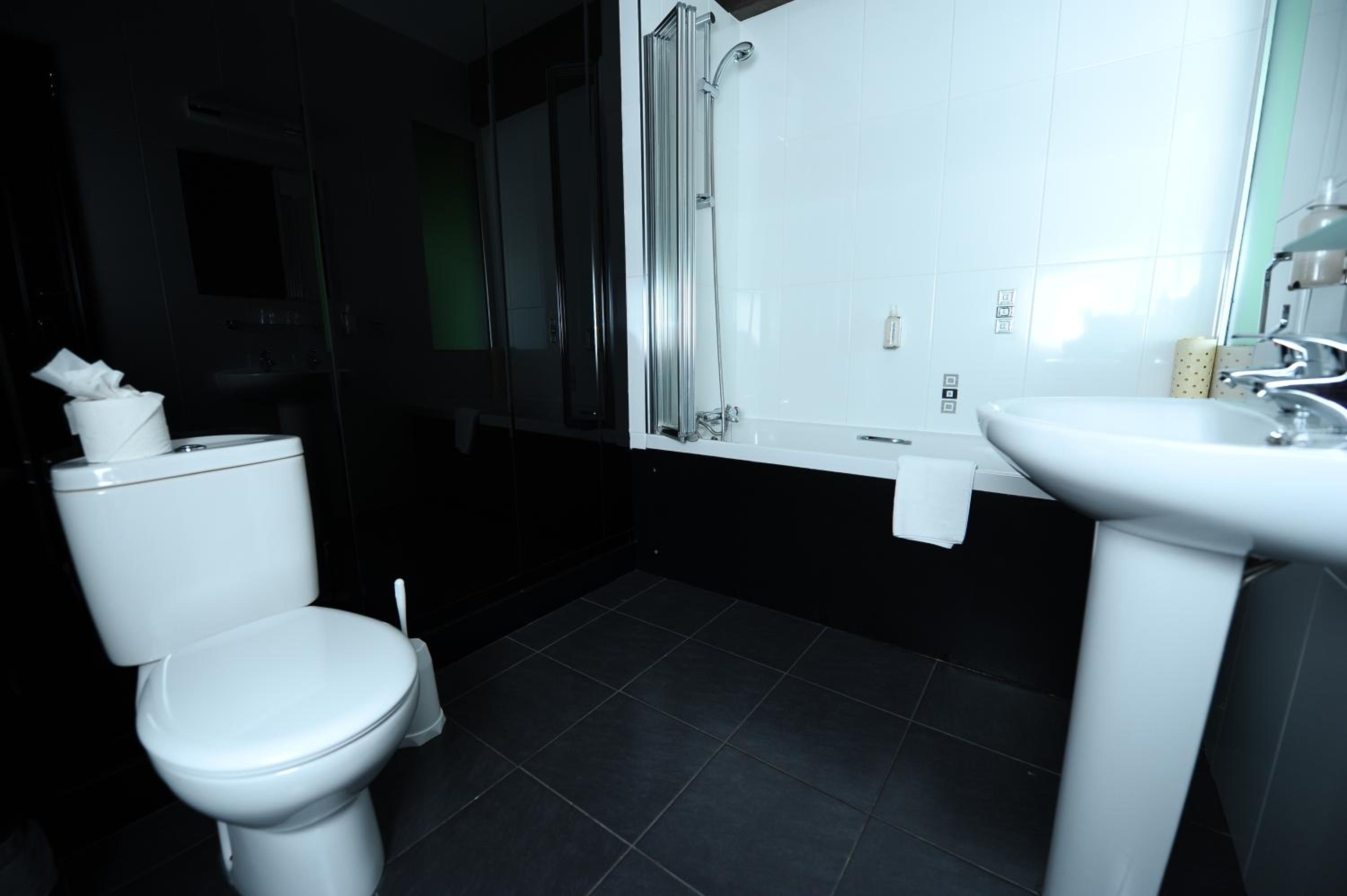 Superior Double Room with Ocean View & Balcony - Photo 9