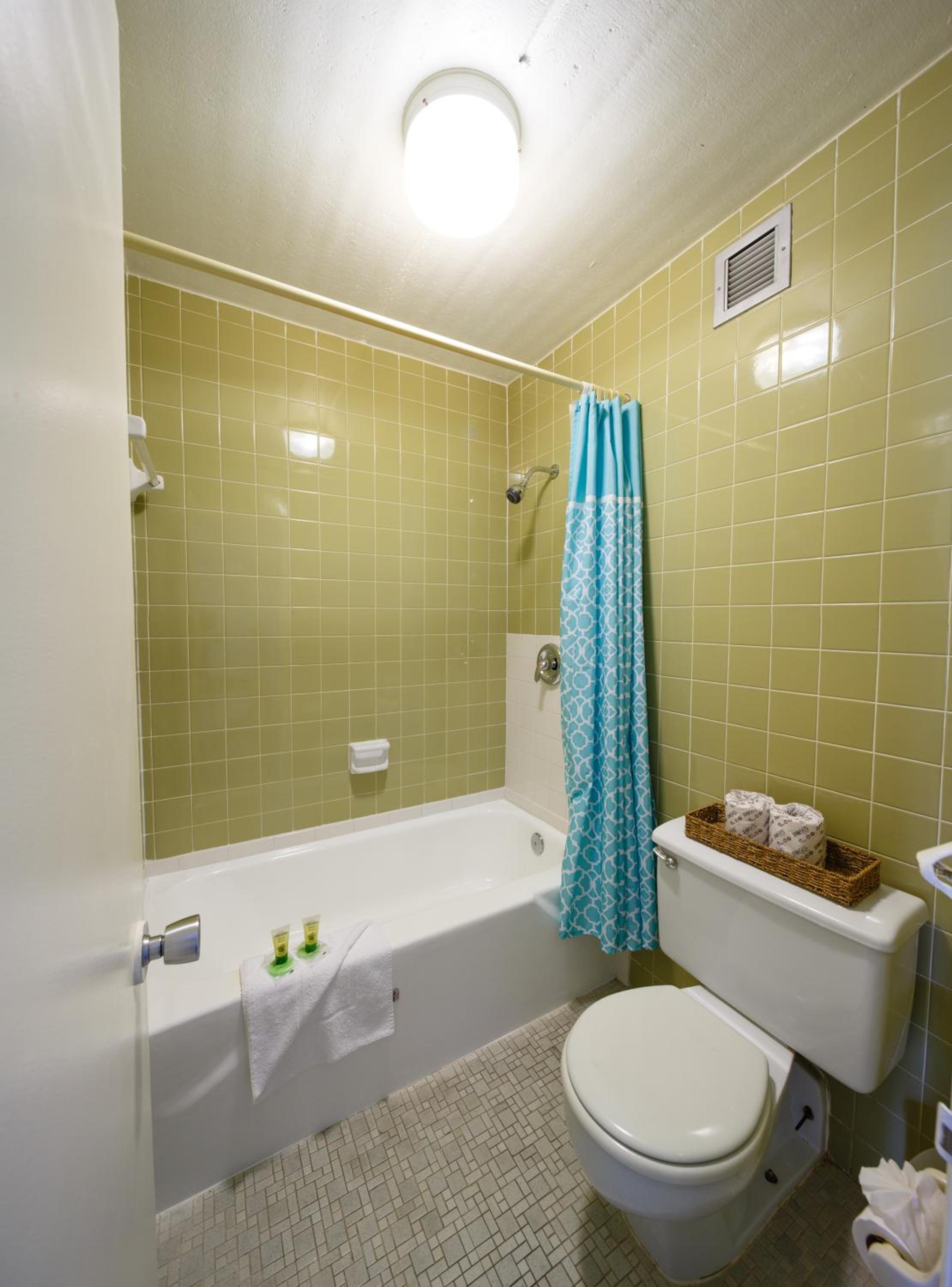 Standard King Room - Photo 4
