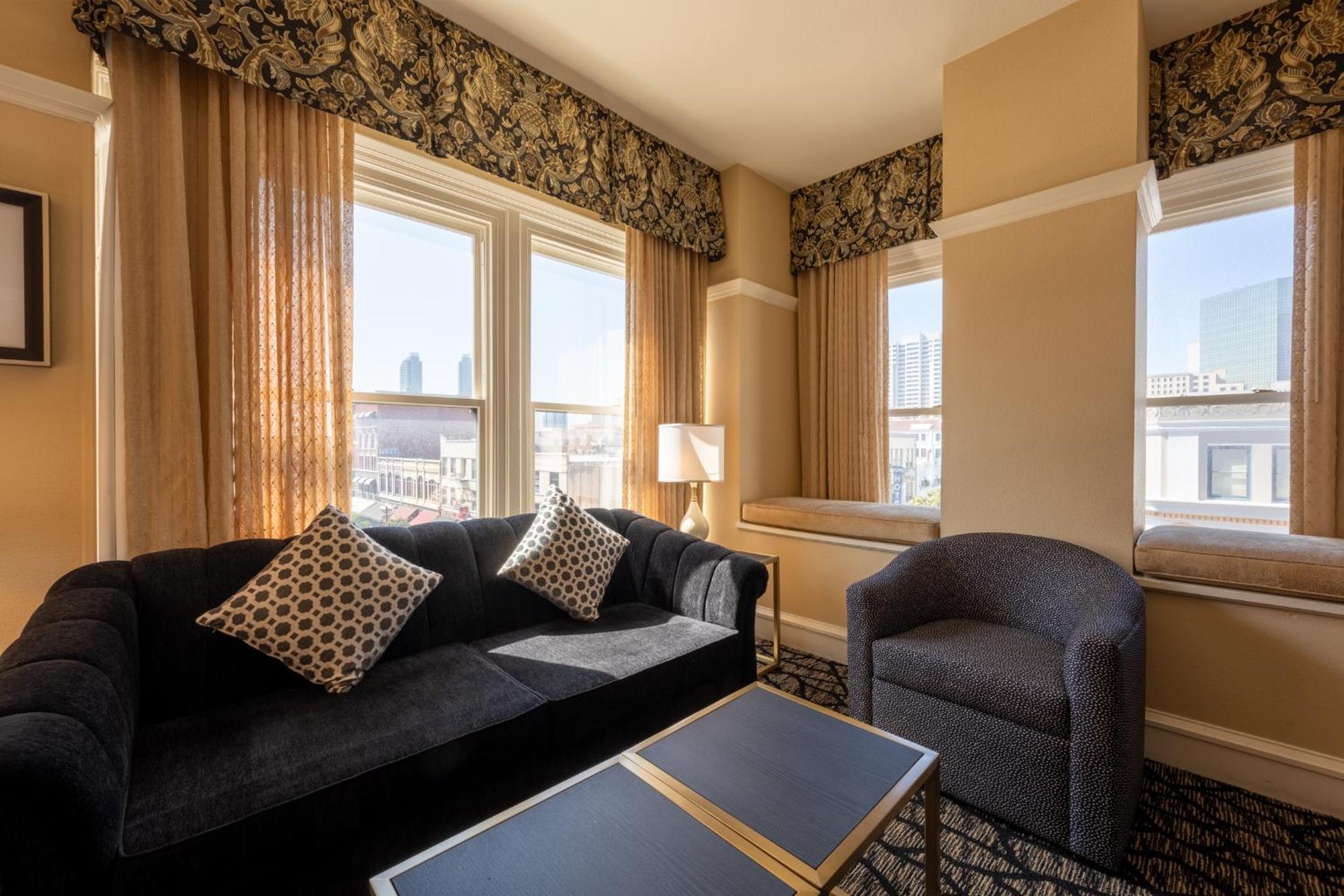 One-Bedroom Suite - Photo 14