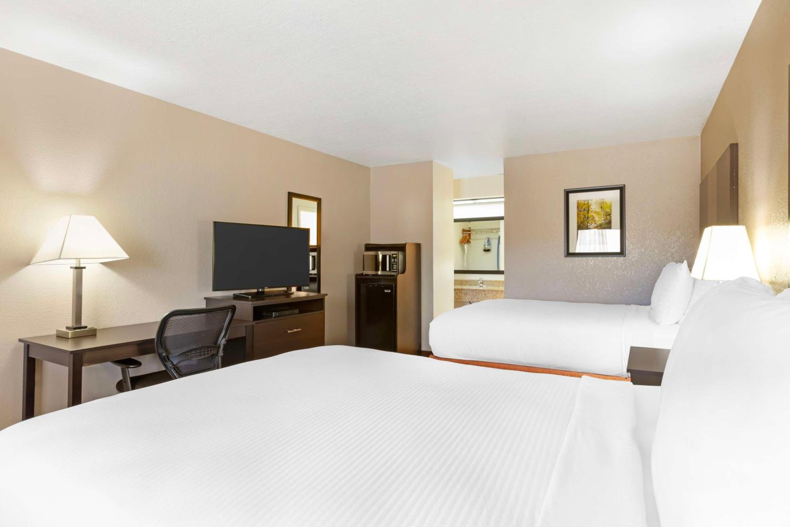 Queen Room with Two Queen Beds - Pet Friendly photo 1