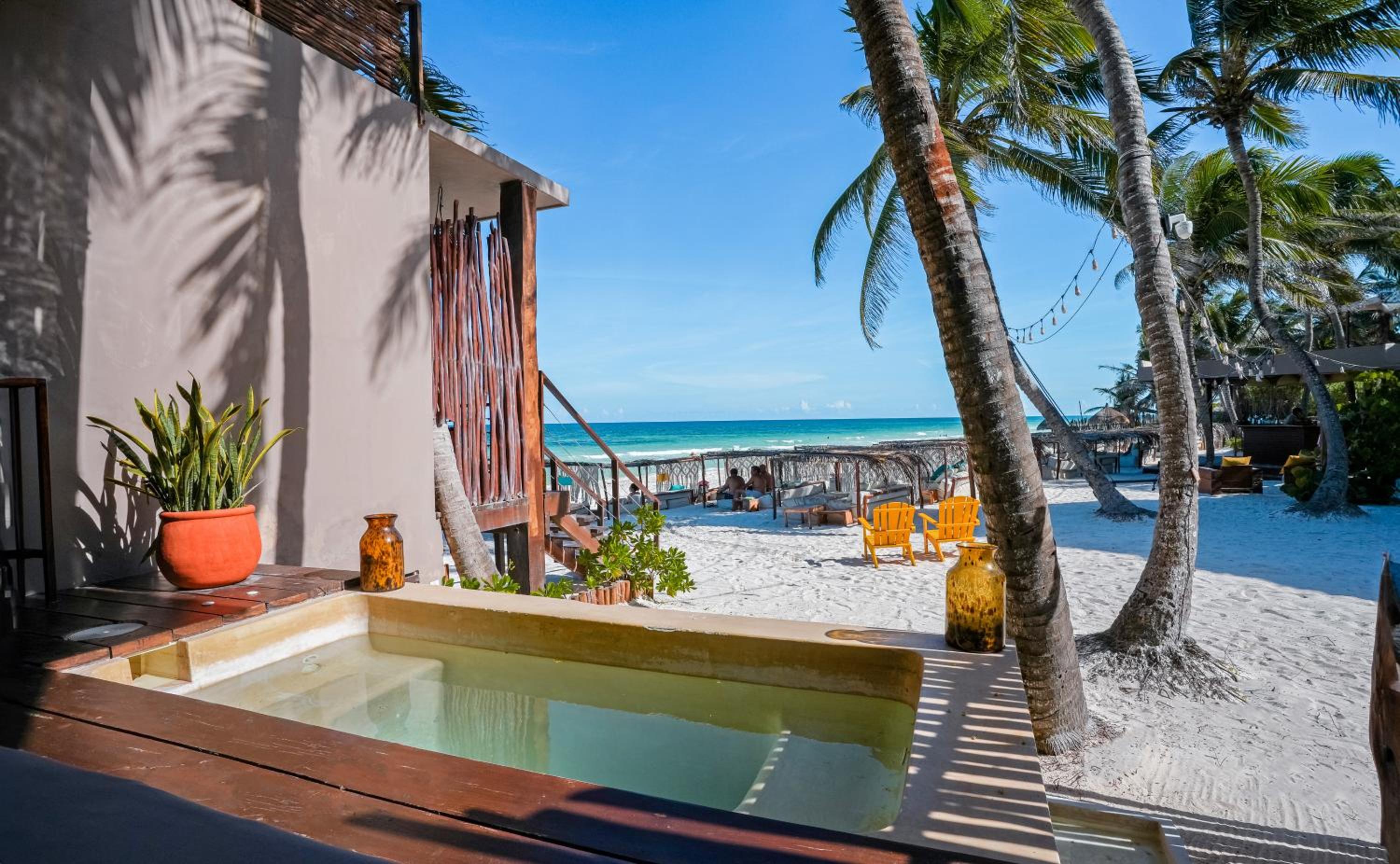 Beachfront ground floor Suite with Plunge pool