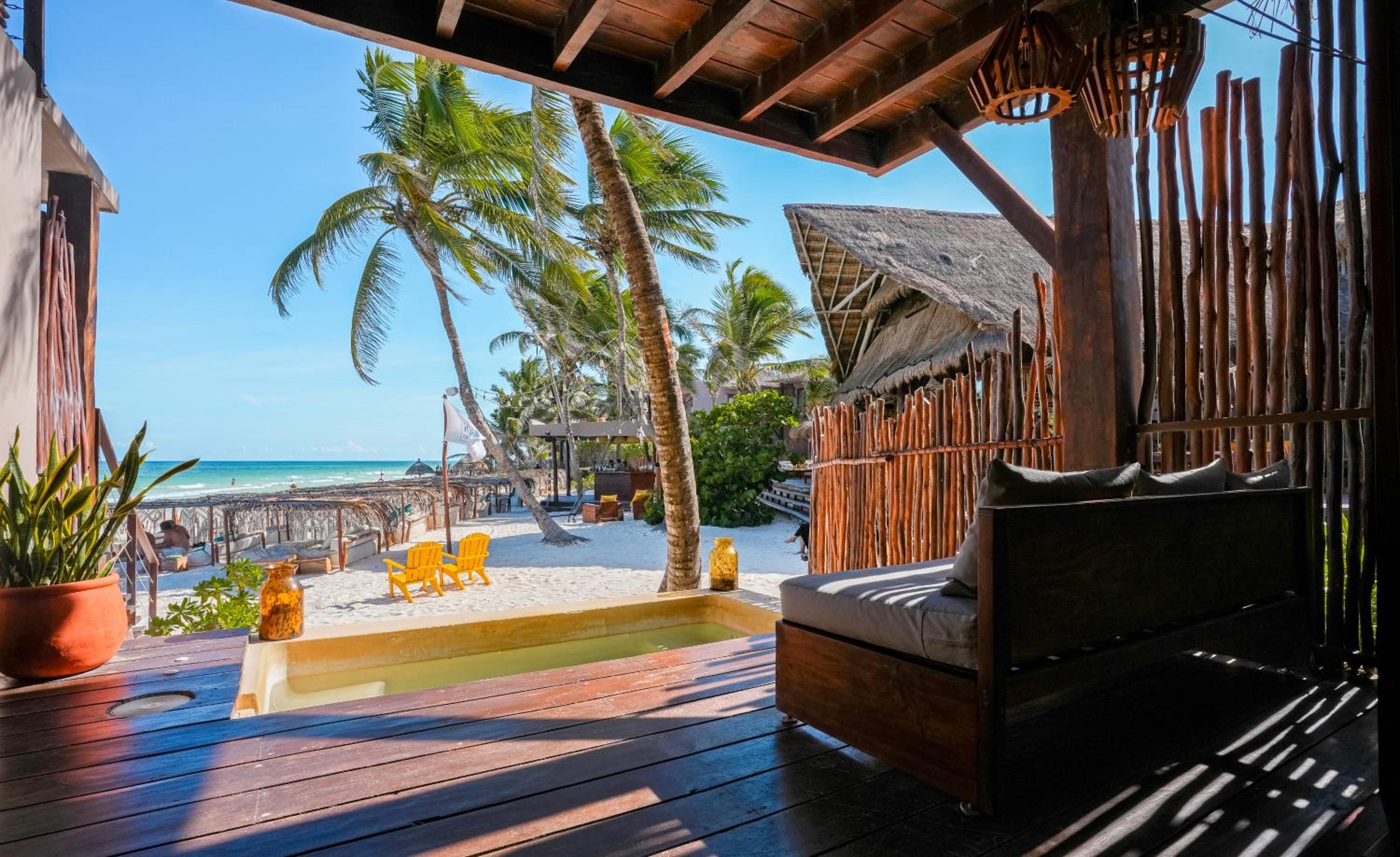 Beachfront ground floor Suite with Plunge pool thumbnail 5