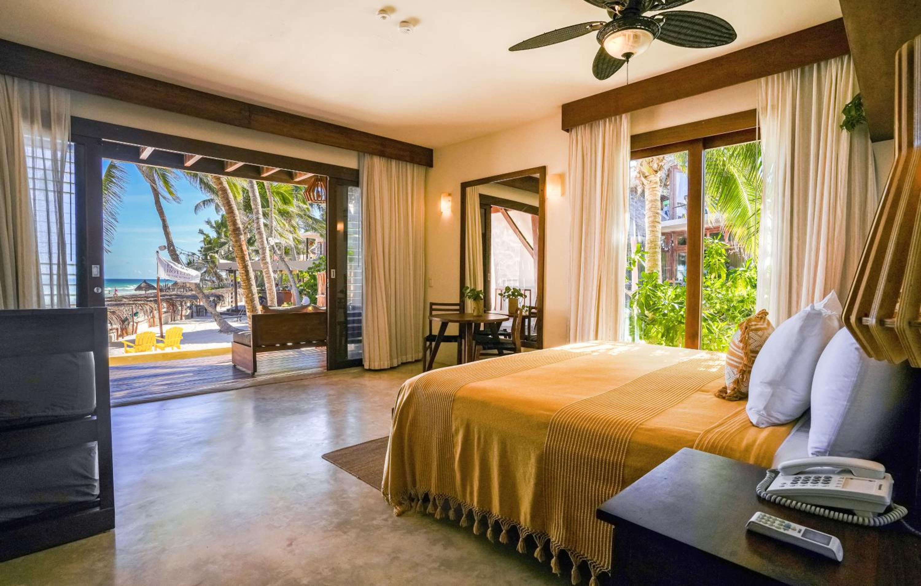 Beachfront ground floor Suite with Plunge pool thumbnail 5