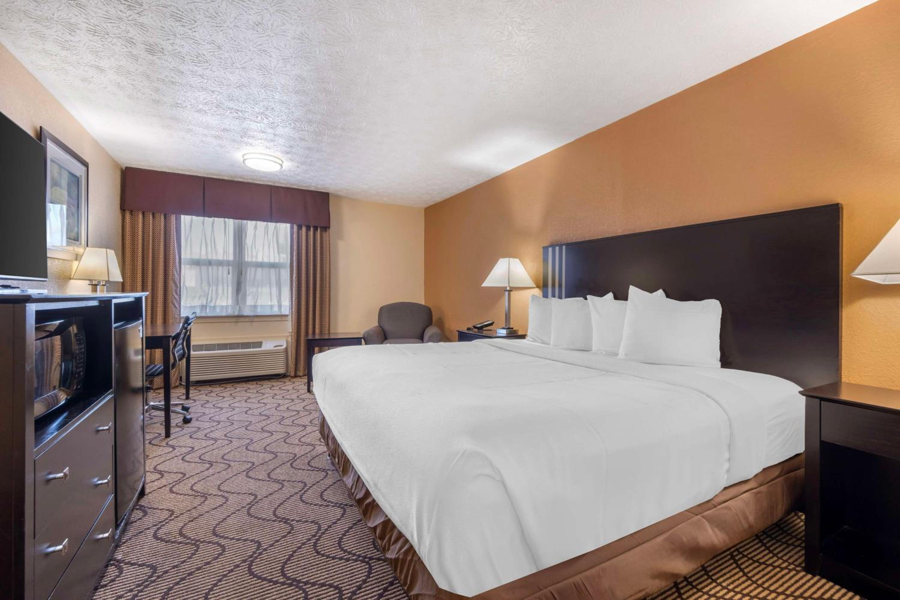 King Room - Non-Smoking - Photo 1