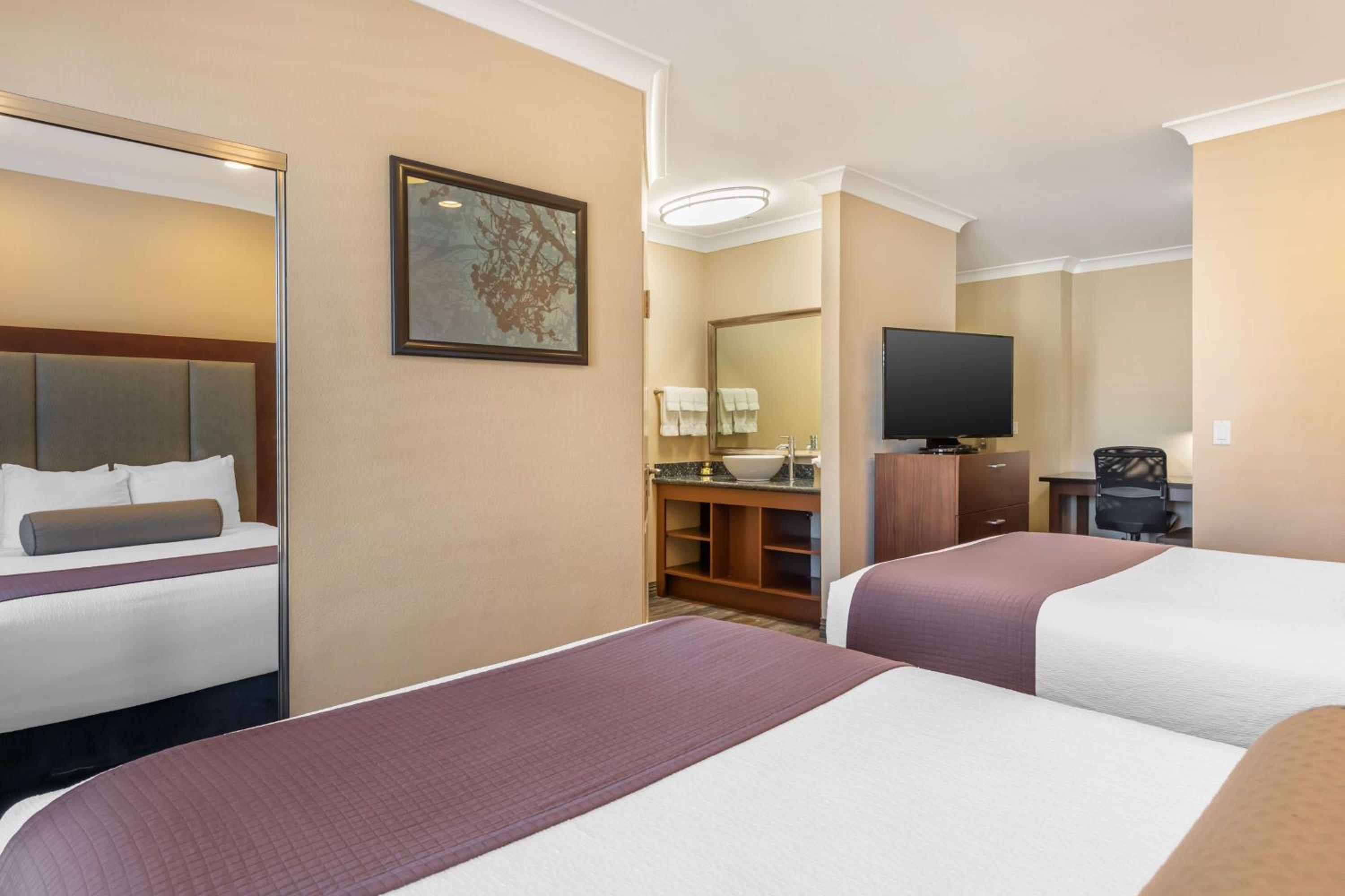 Queen Suite with Two Queen Beds