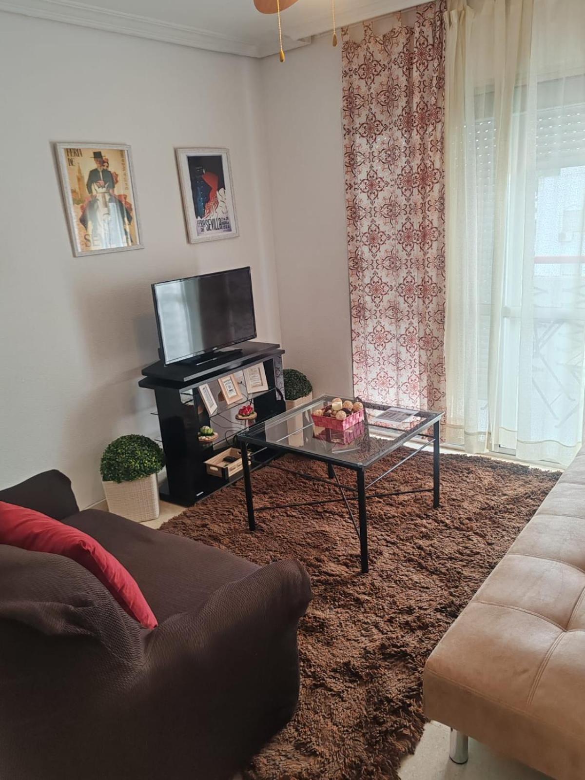Apartamento de tres habitaciones con balcón