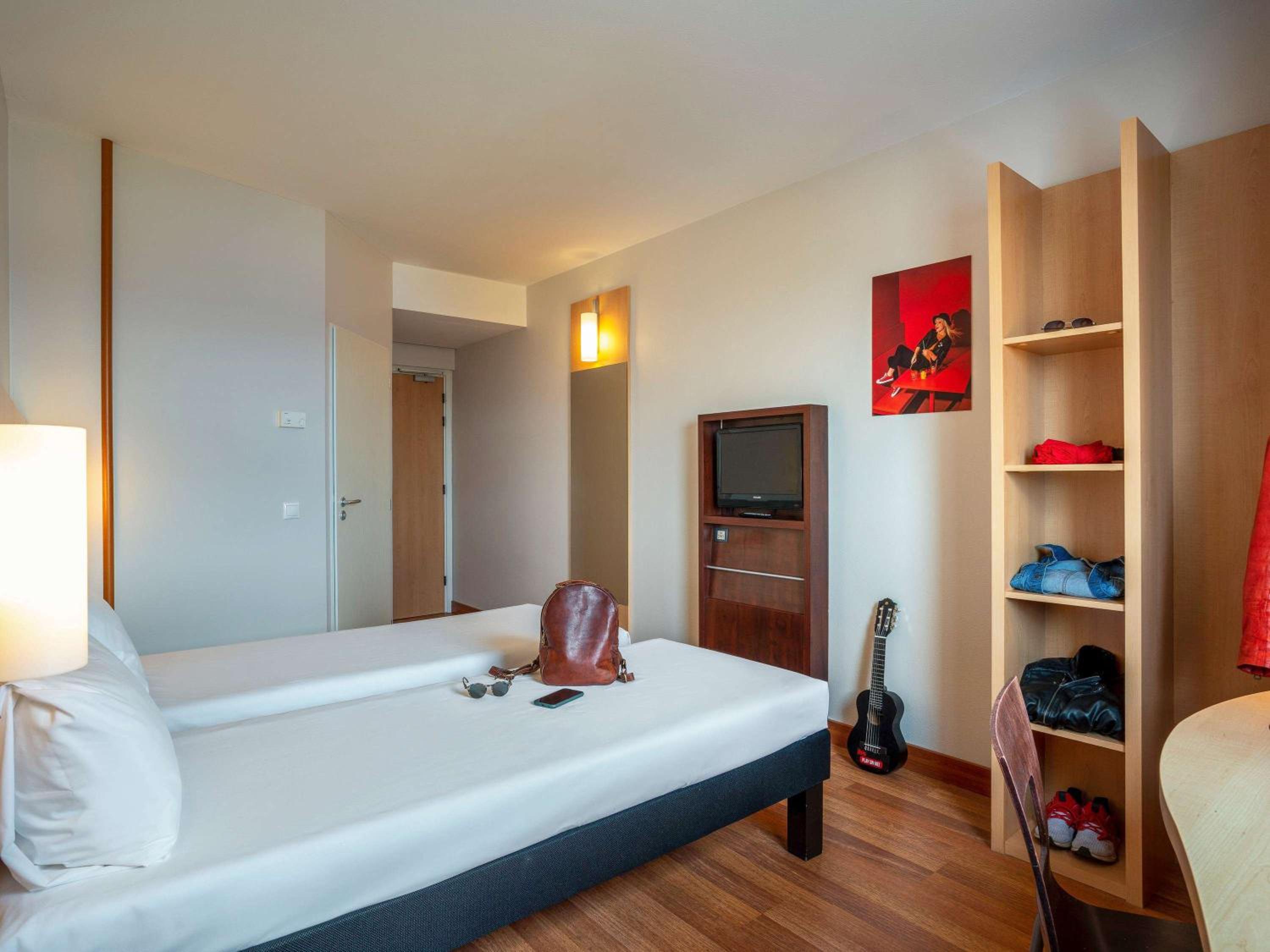 Standard Twin Room photo 2