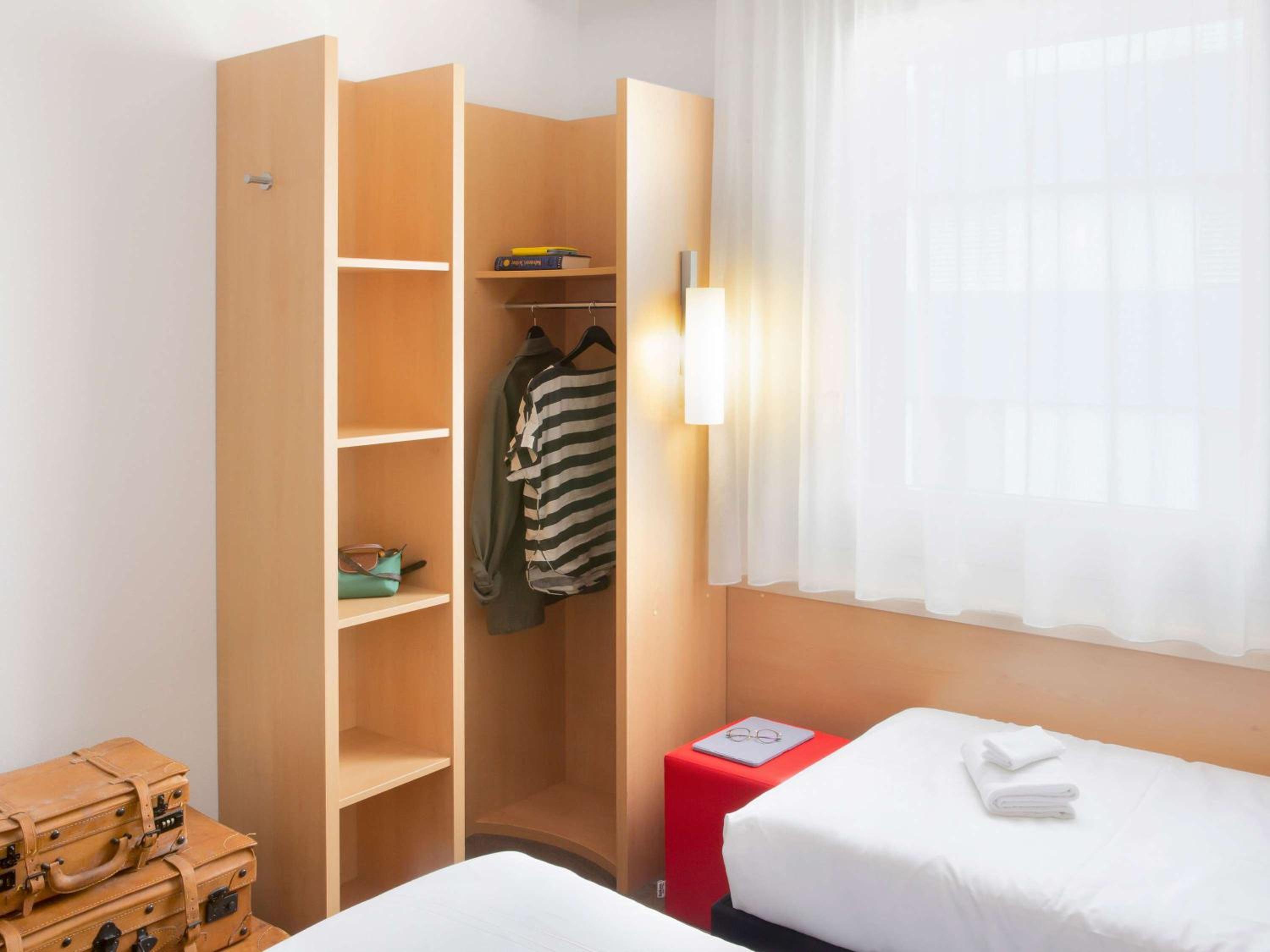 Standard Room with One Double Bed and One Single Bed - Photo 3