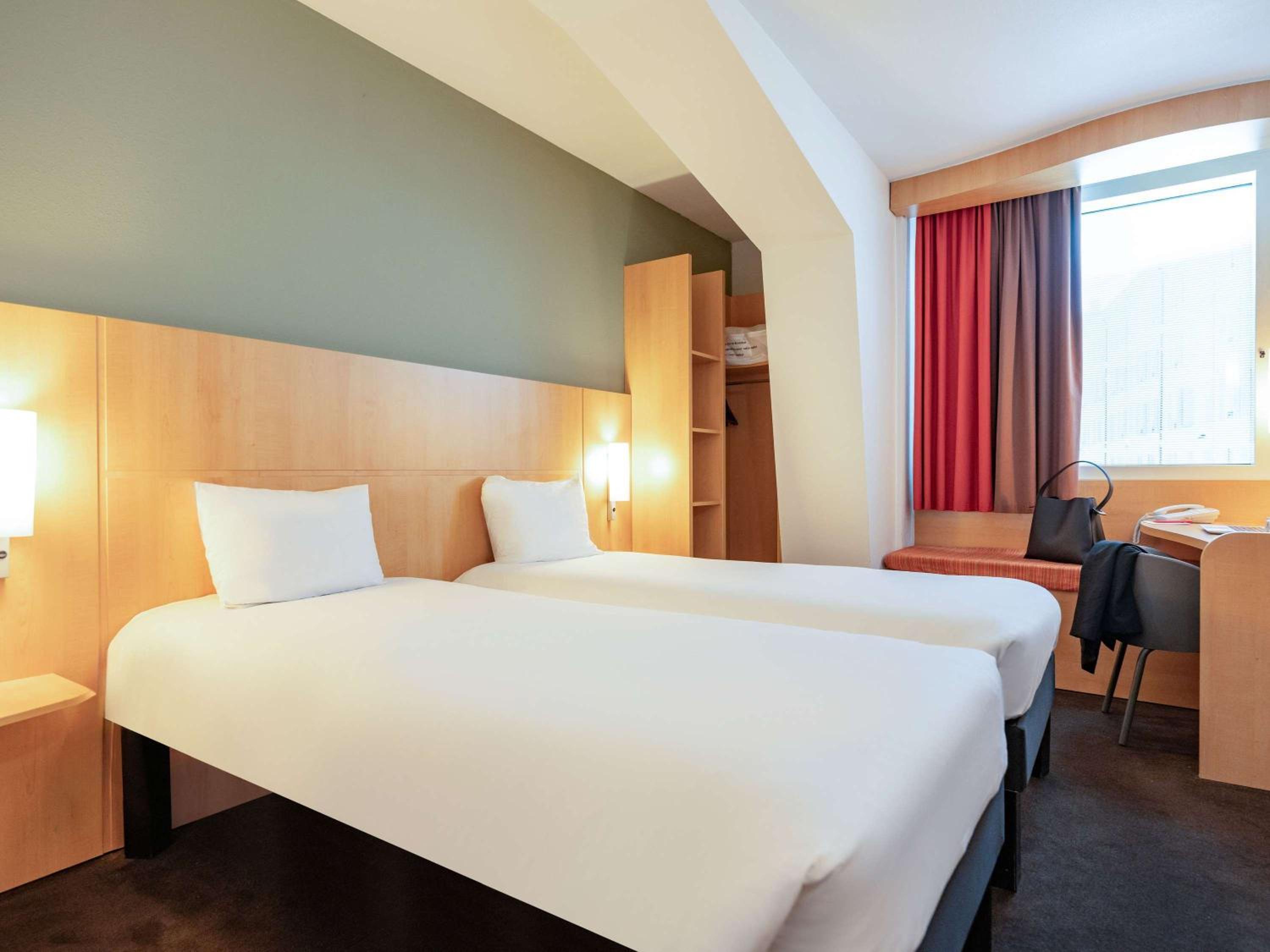 Triple Room 1 Double Bed and 1 Sofa Bed - Photo 4