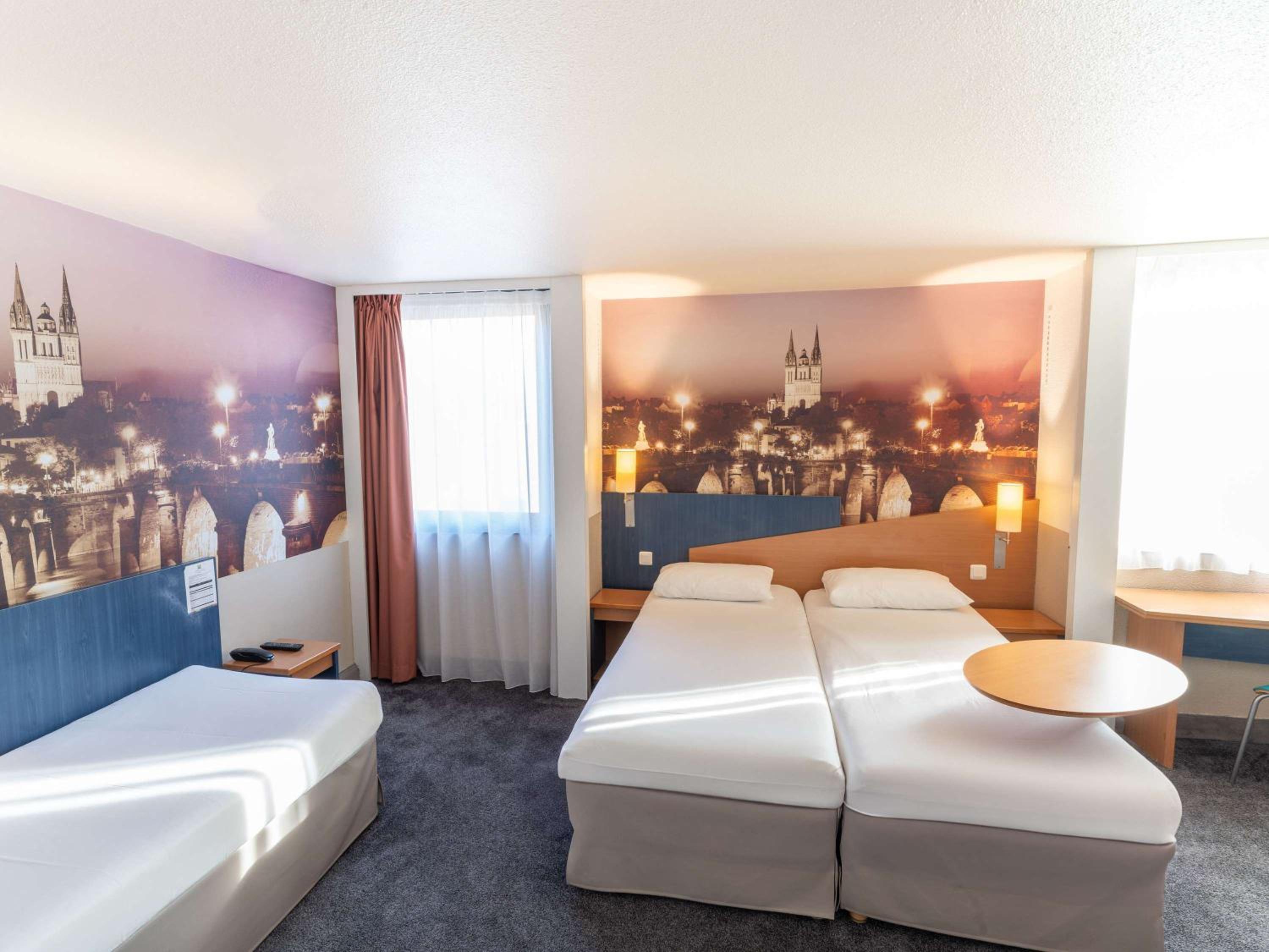 Standard Room with Three Single Beds - Photo 1