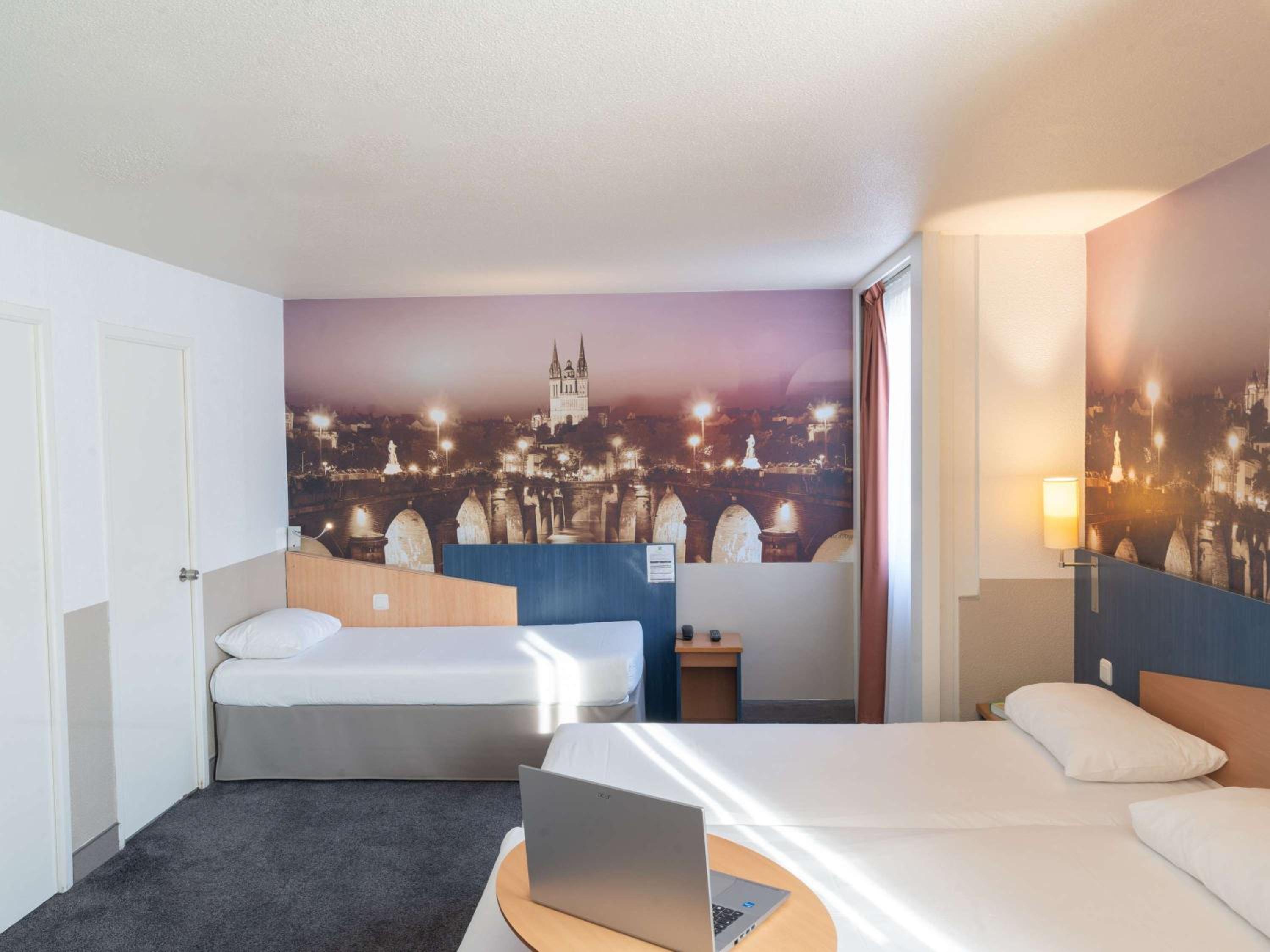Standard Room with Three Single Beds - Photo 2