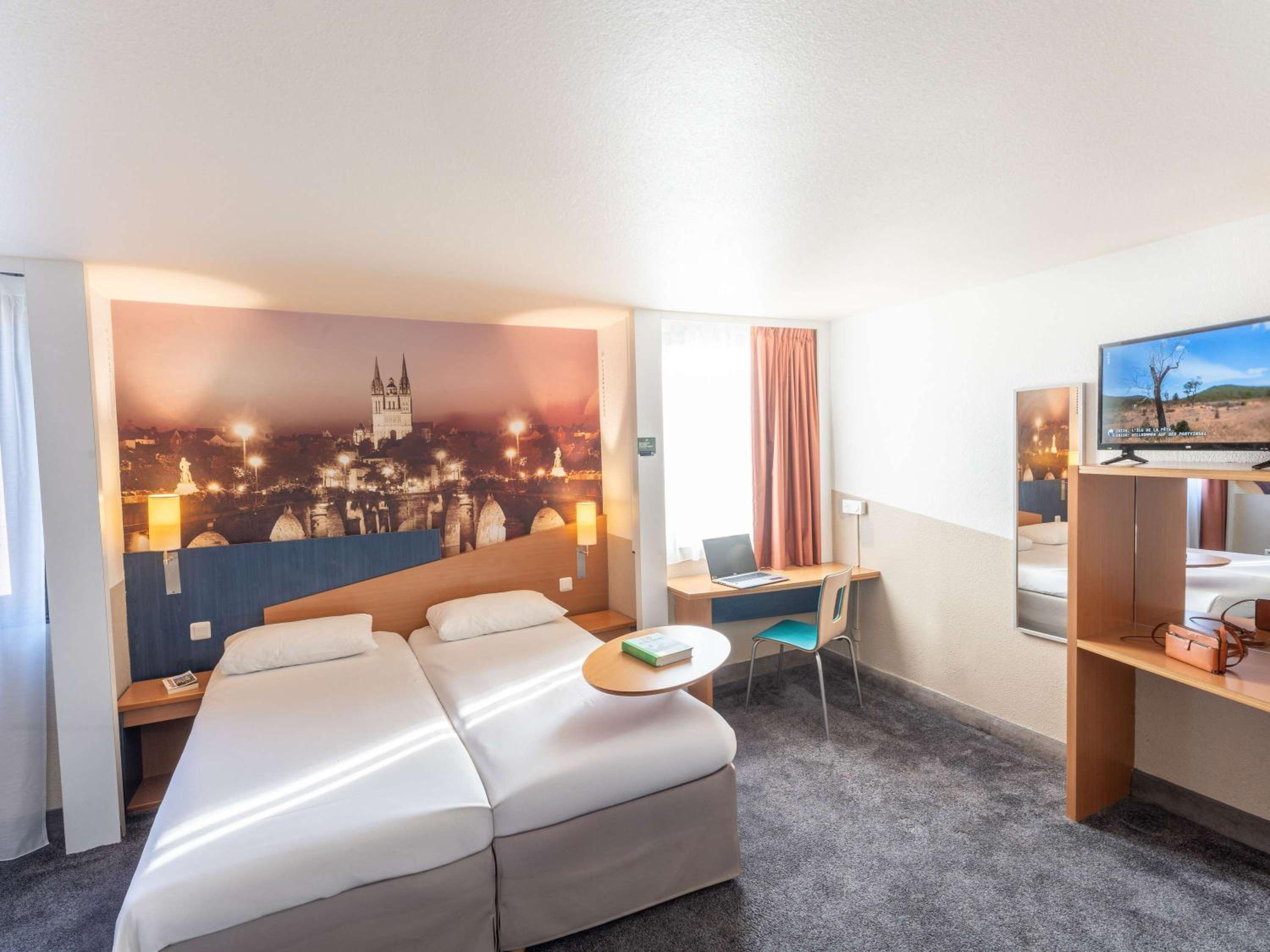 Standard Room with Three Single Beds - Photo 3