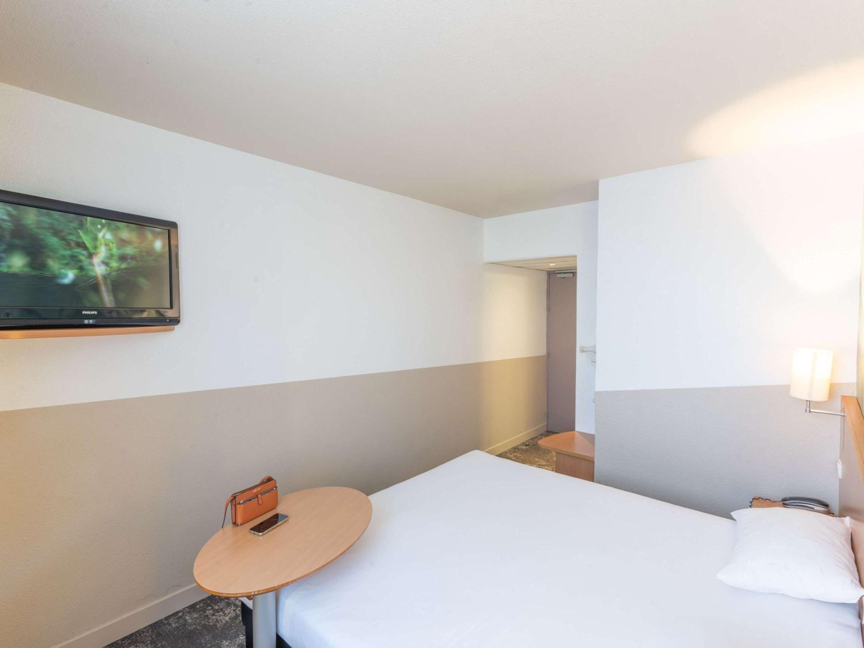 Standard Double Room- Breakfast Included - Photo 8