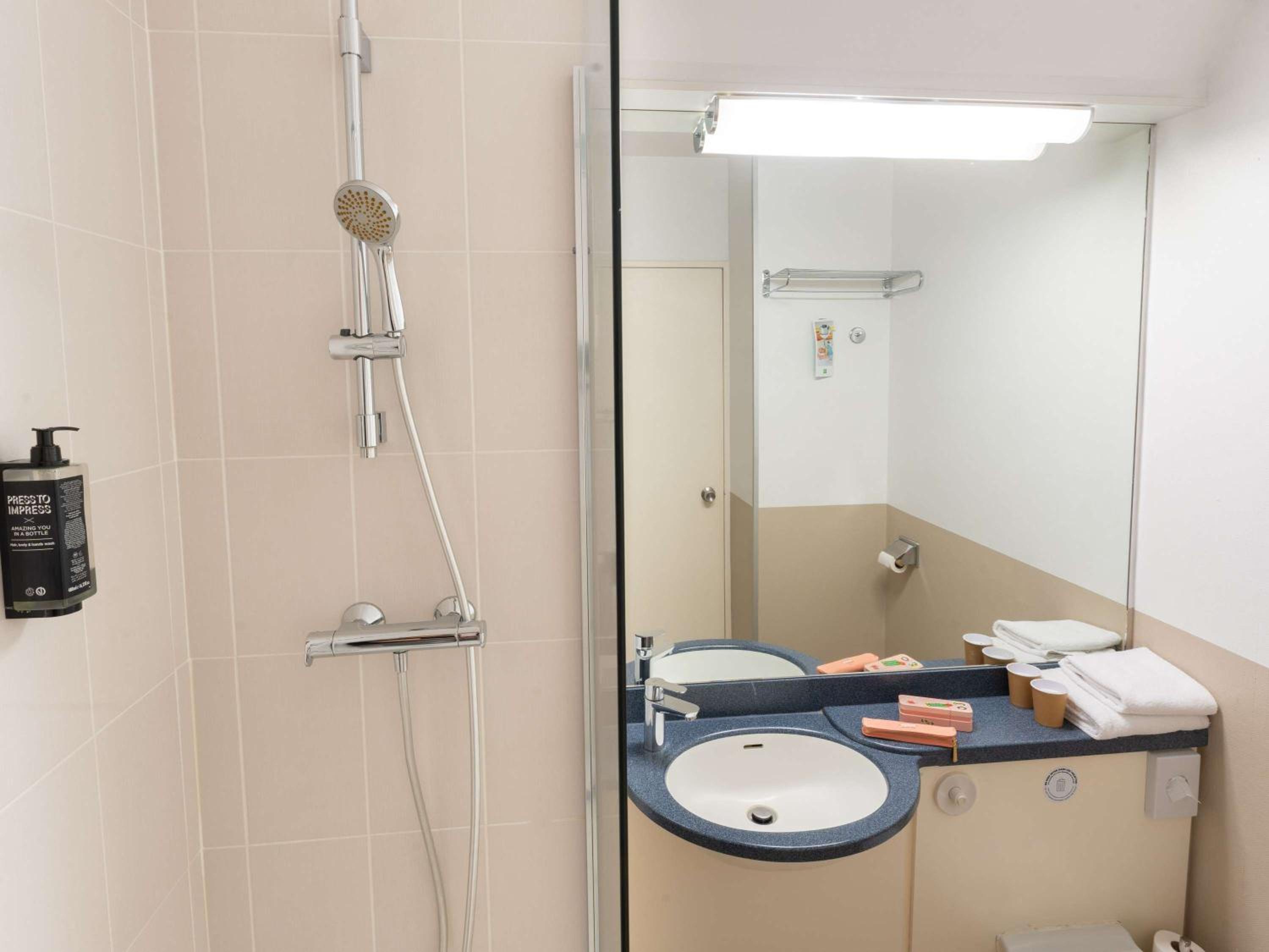 Standard Double Room- Breakfast Included - Photo 7