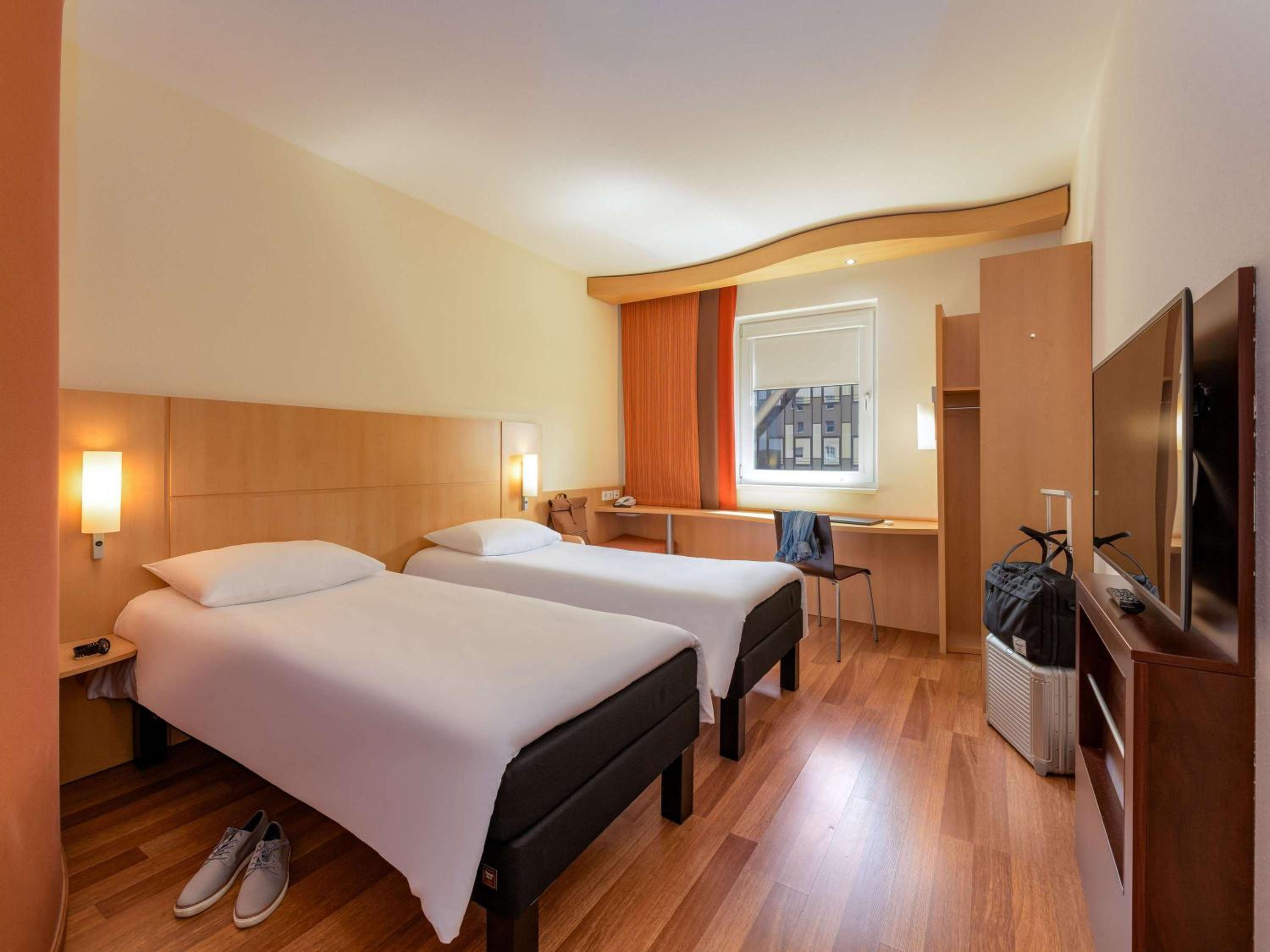 Standard Double Room - Photo 8