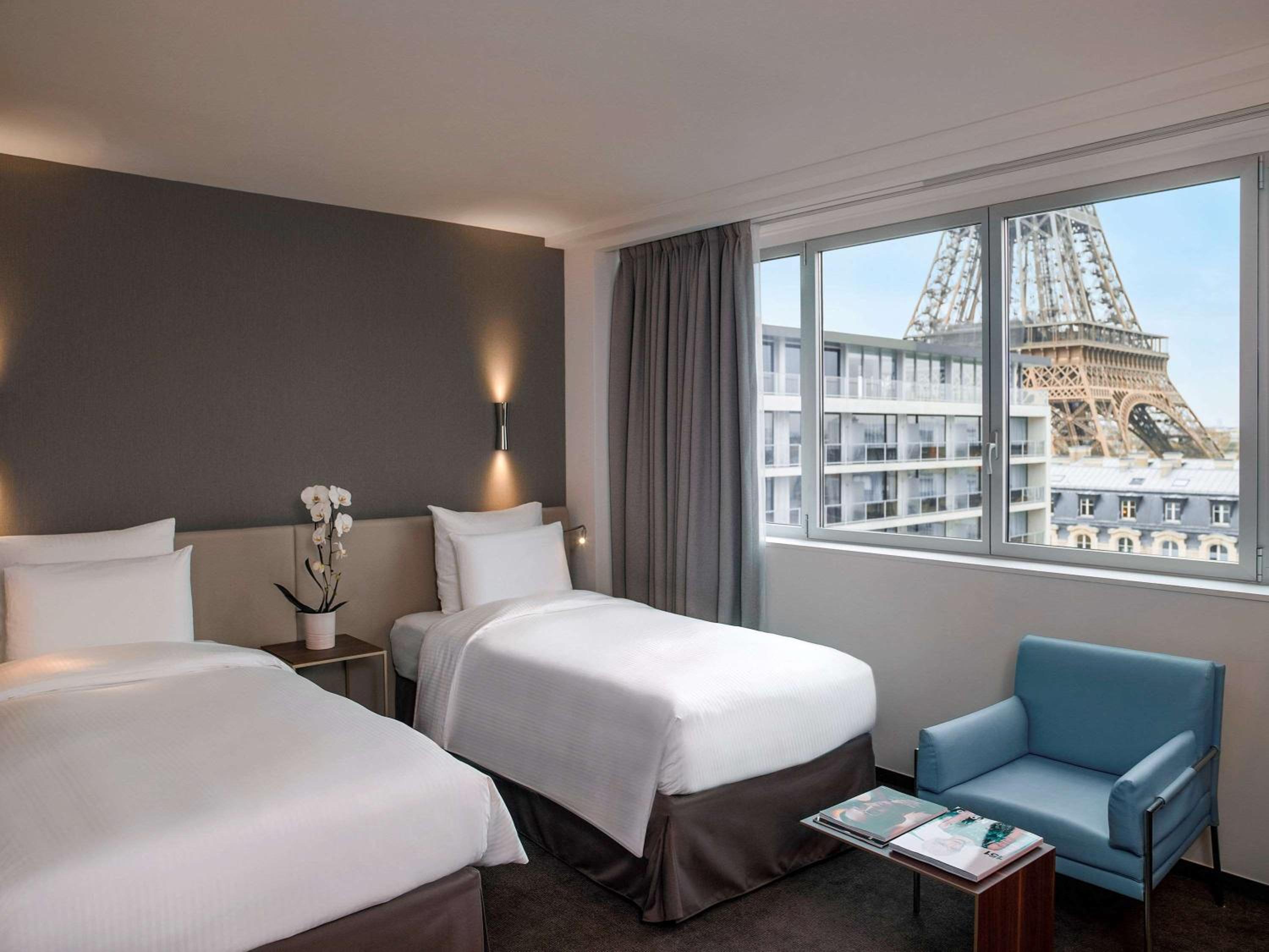 Superior Twin Room with Eiffel Tower View