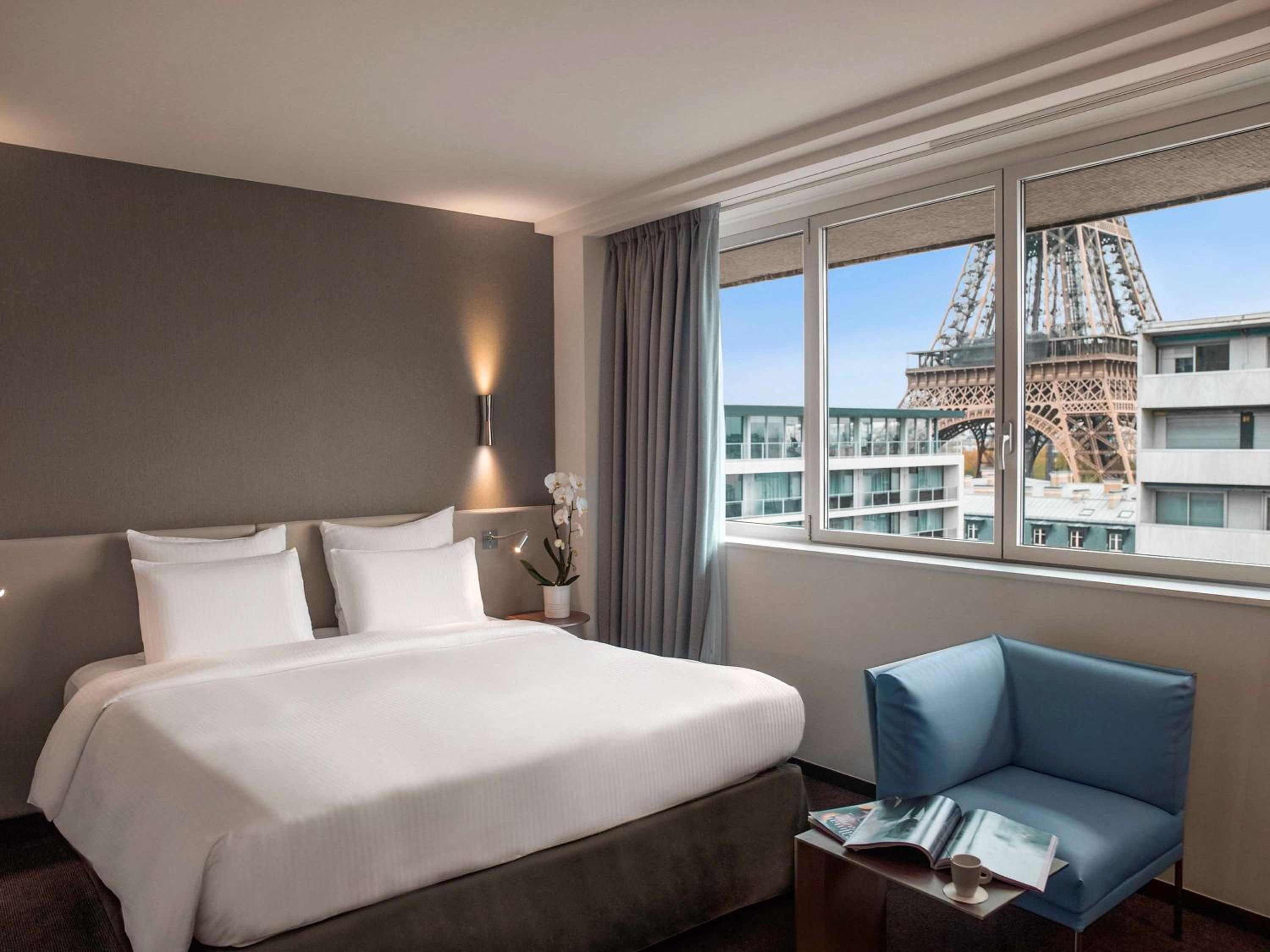 Superior King Room - Eiffel Tower View