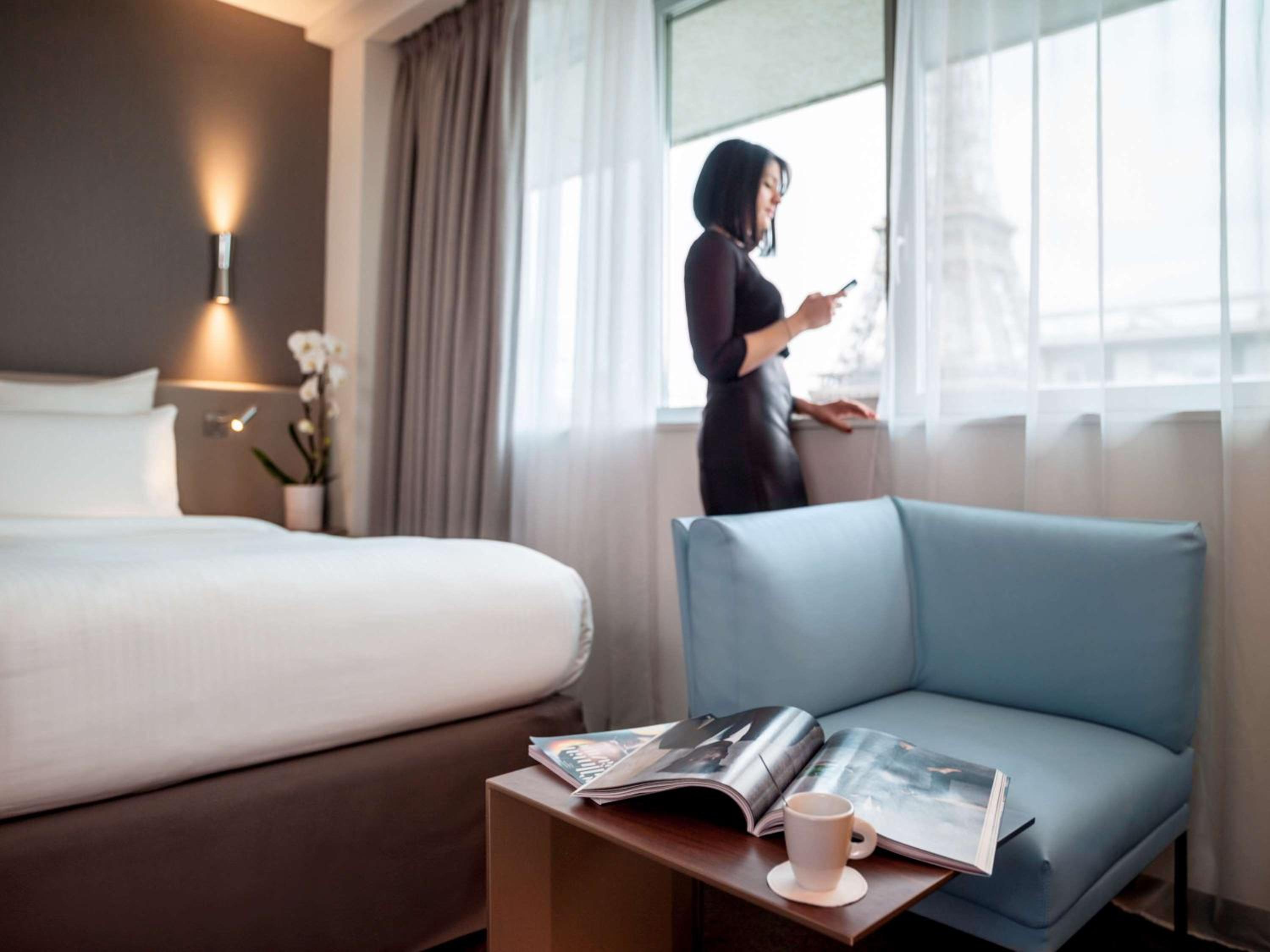 Superior King Room - Eiffel Tower View