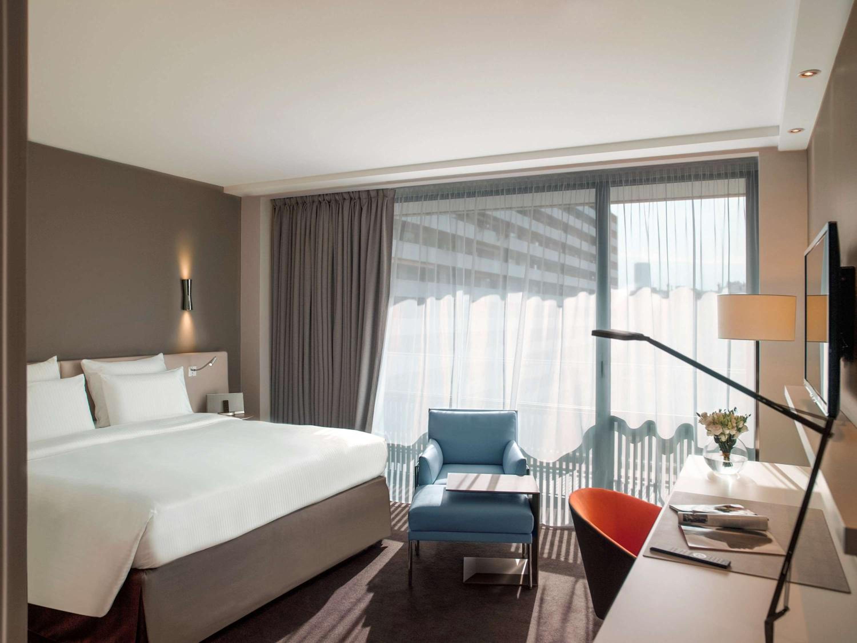 Superior Twin Room with Eiffel Tower View