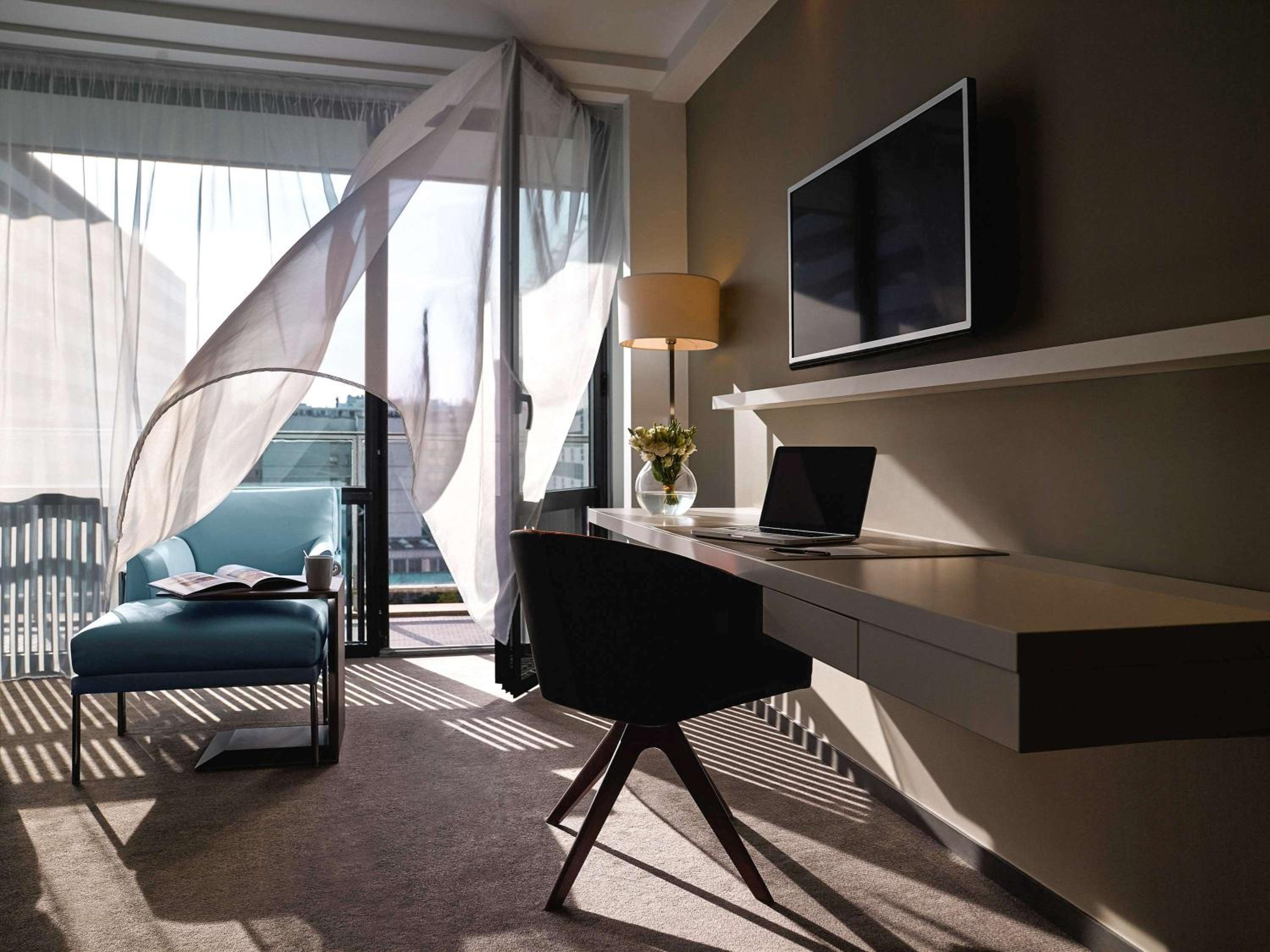 Classic Twin Room with Balcony and Garden View thumbnail 6