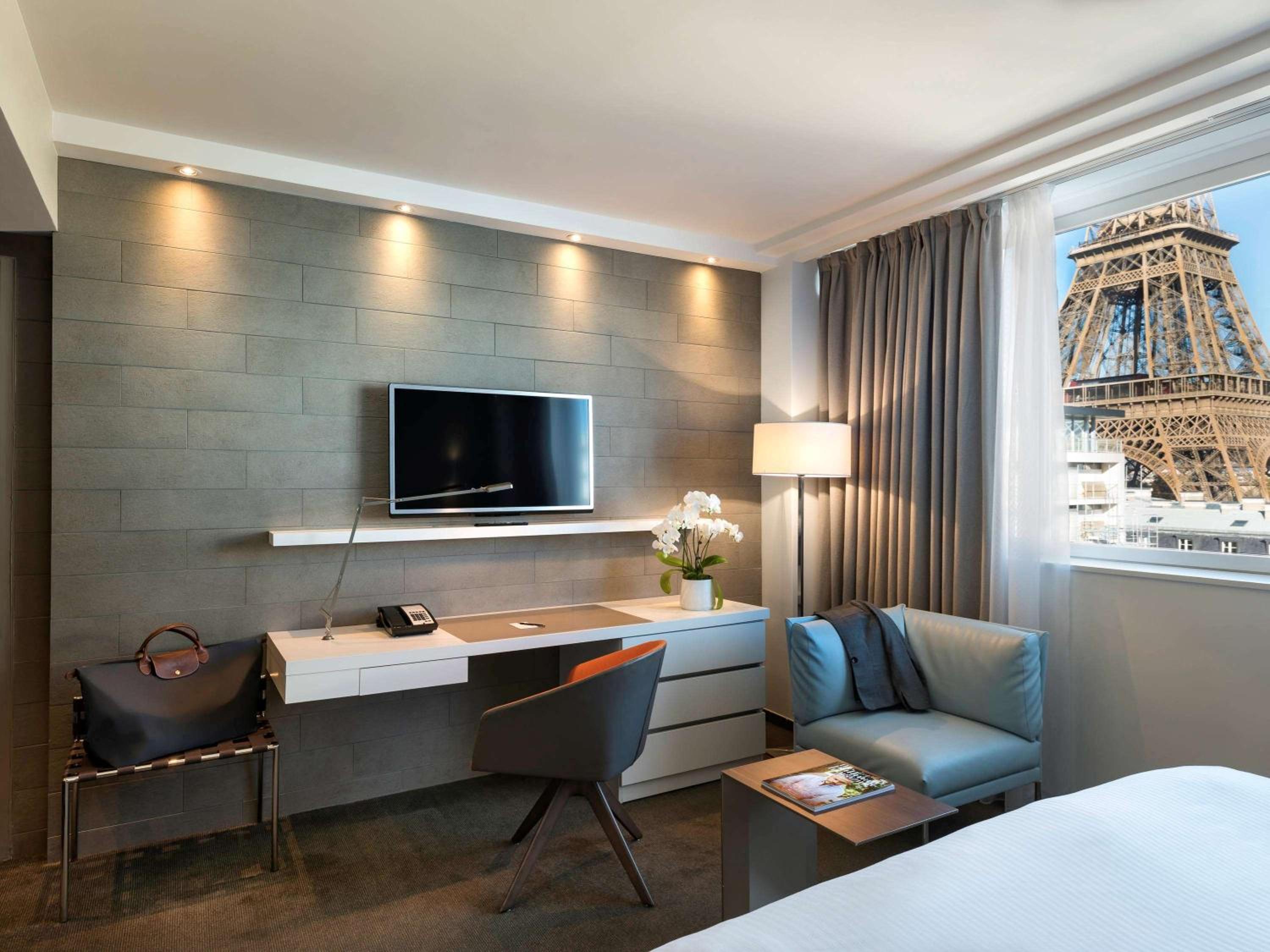 Superior King Room - Eiffel Tower View