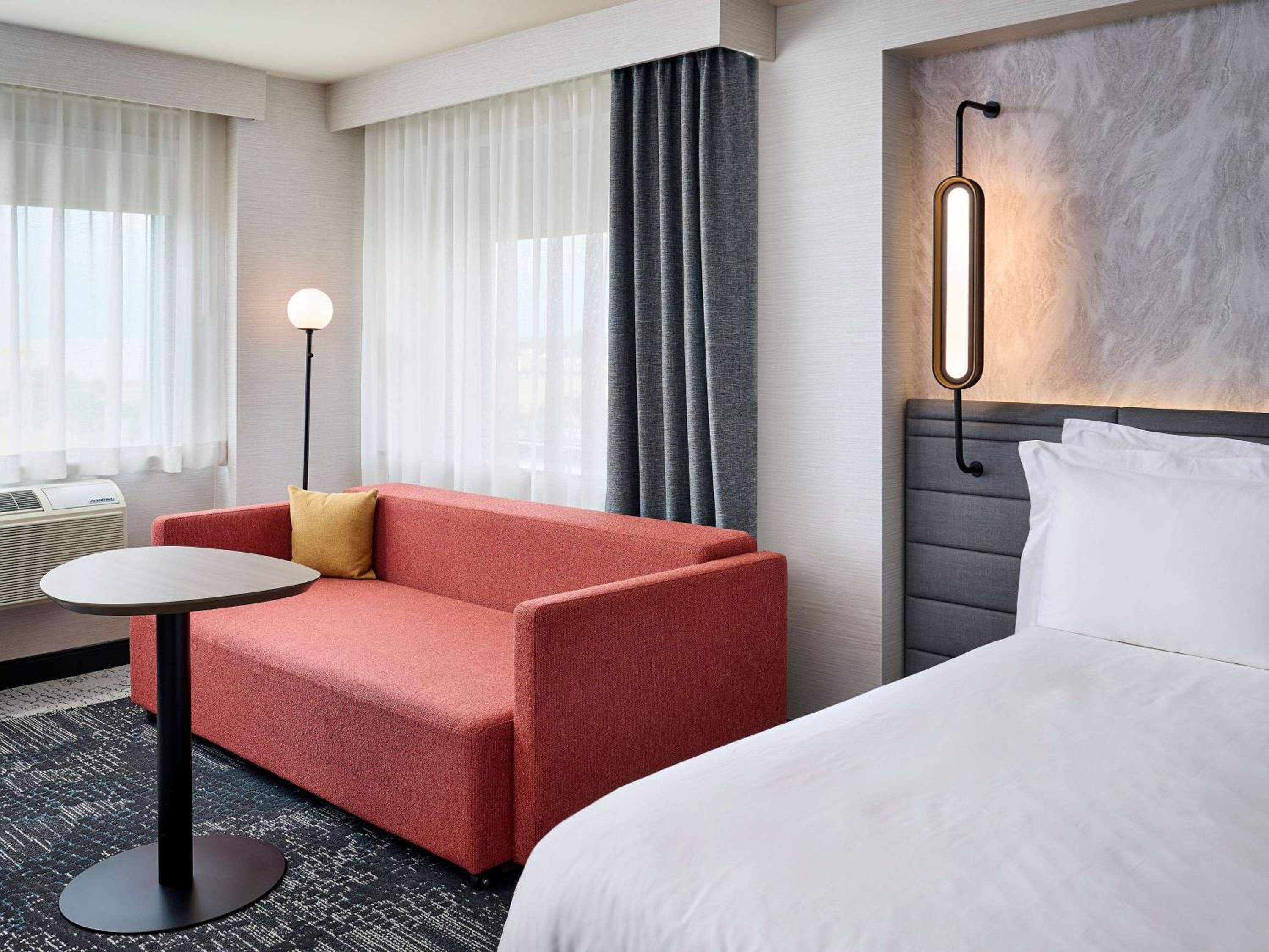 Superior room - 1 king bed thumbnail 6