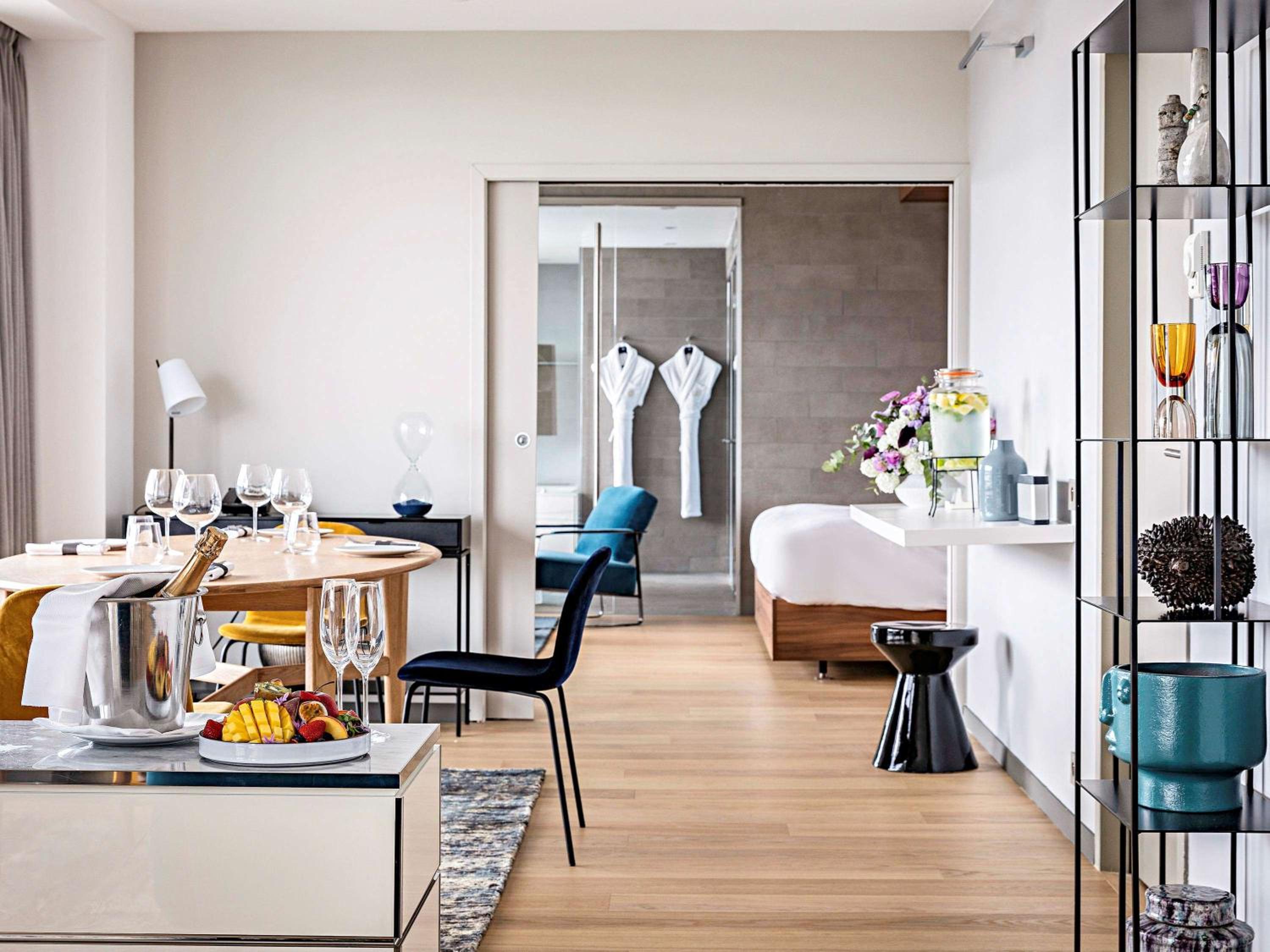 PENTHOUSE EIFFEL with One King Bed and View - Top floor