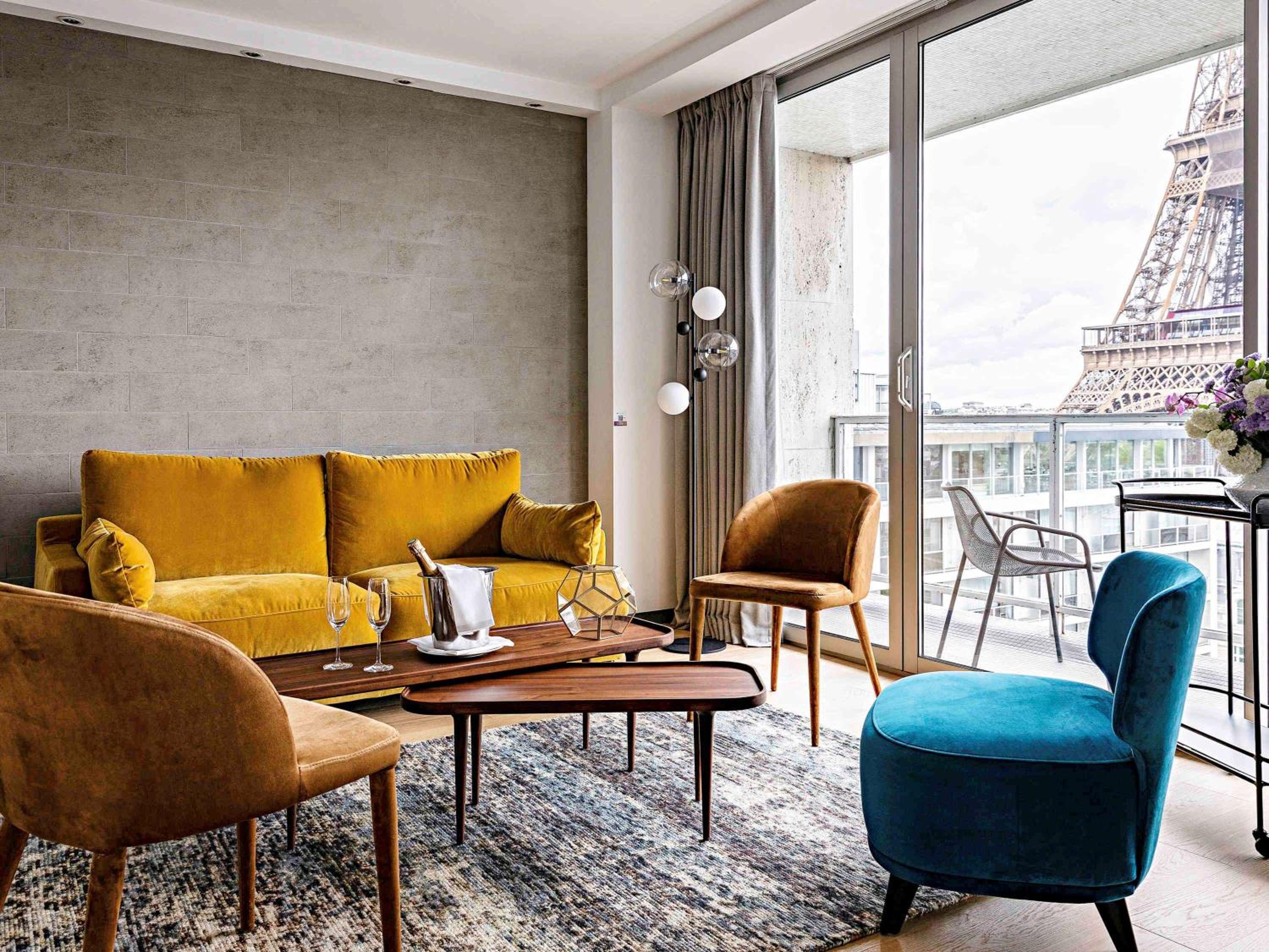 PENTHOUSE EIFFEL with One King Bed and View - Top floor