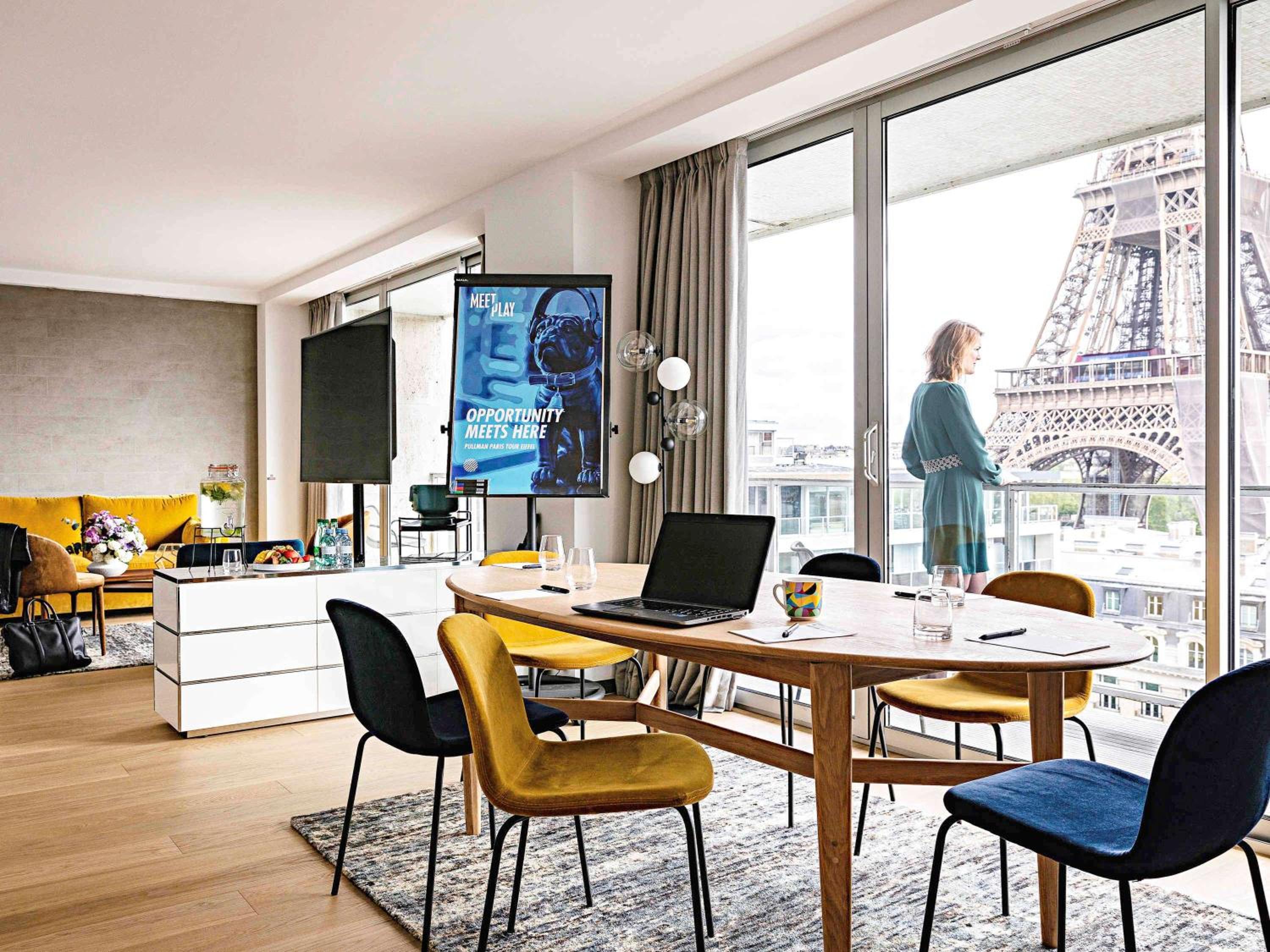 PENTHOUSE EIFFEL with One King Bed and View - Top floor