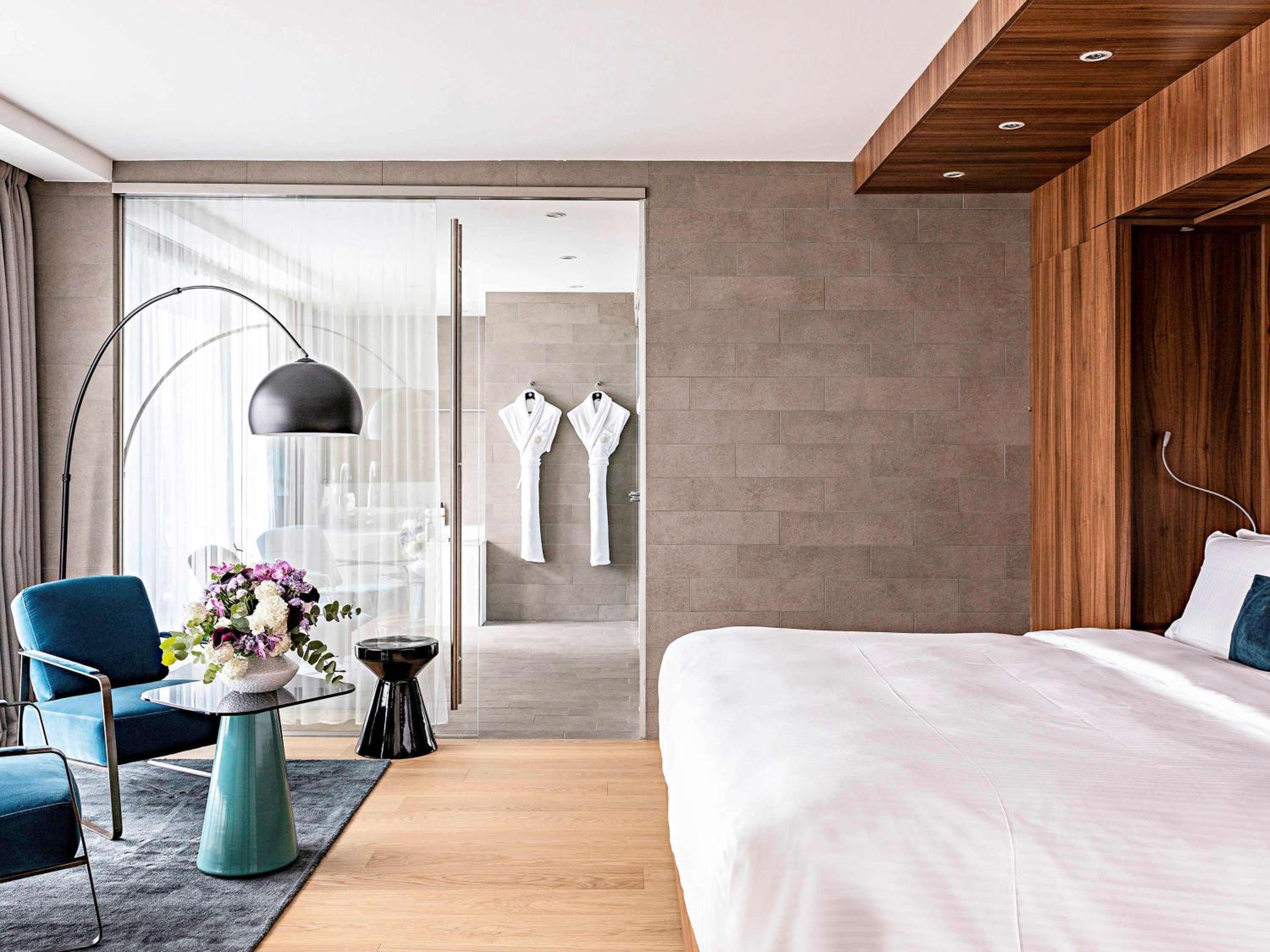 PENTHOUSE EIFFEL with One King Bed and View - Top floor thumbnail 5