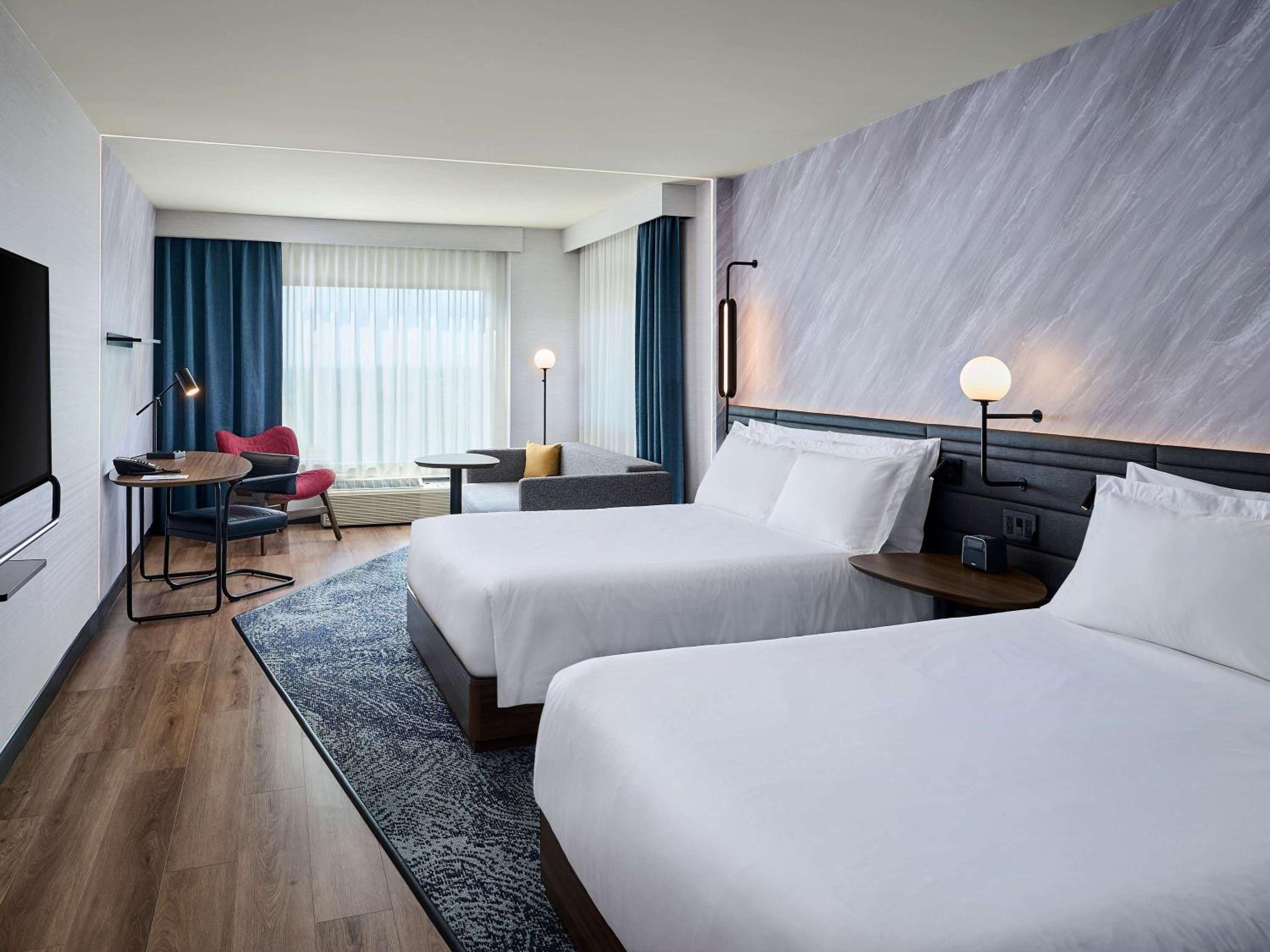 Executive Room - 1 King Bed thumbnail 6