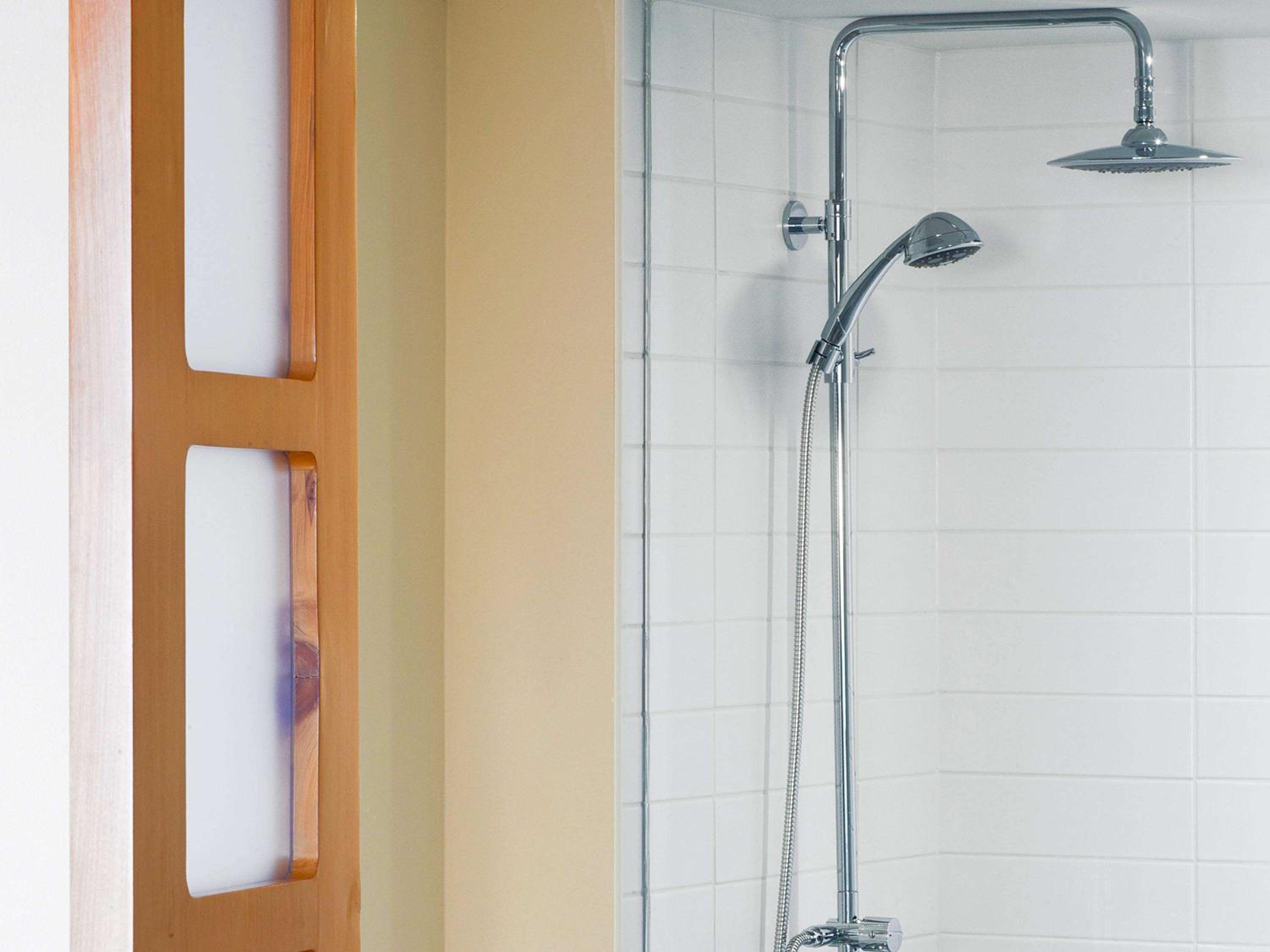 Standard King Room thumbnail 5