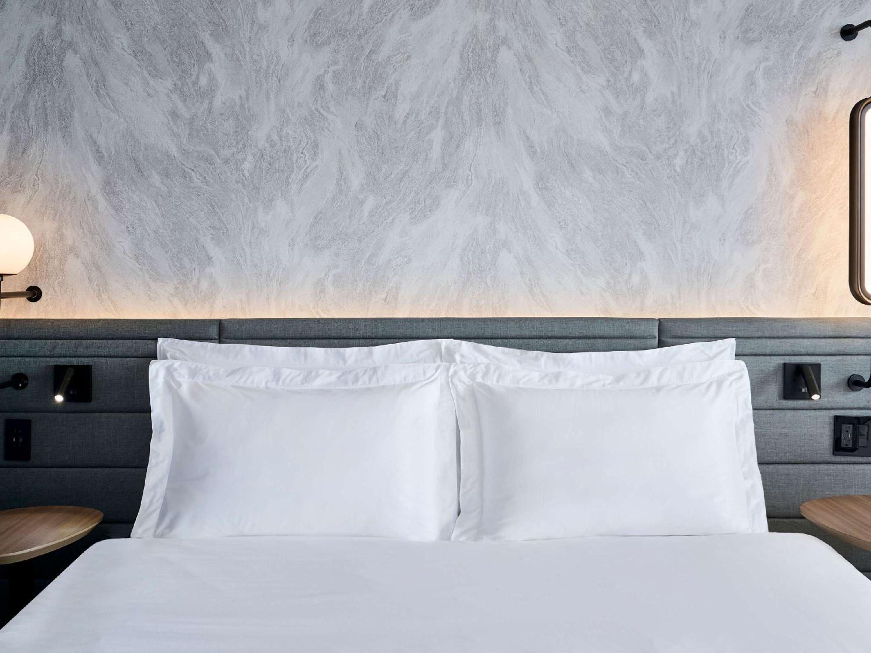Executive Room - 1 King Bed - Photo 9